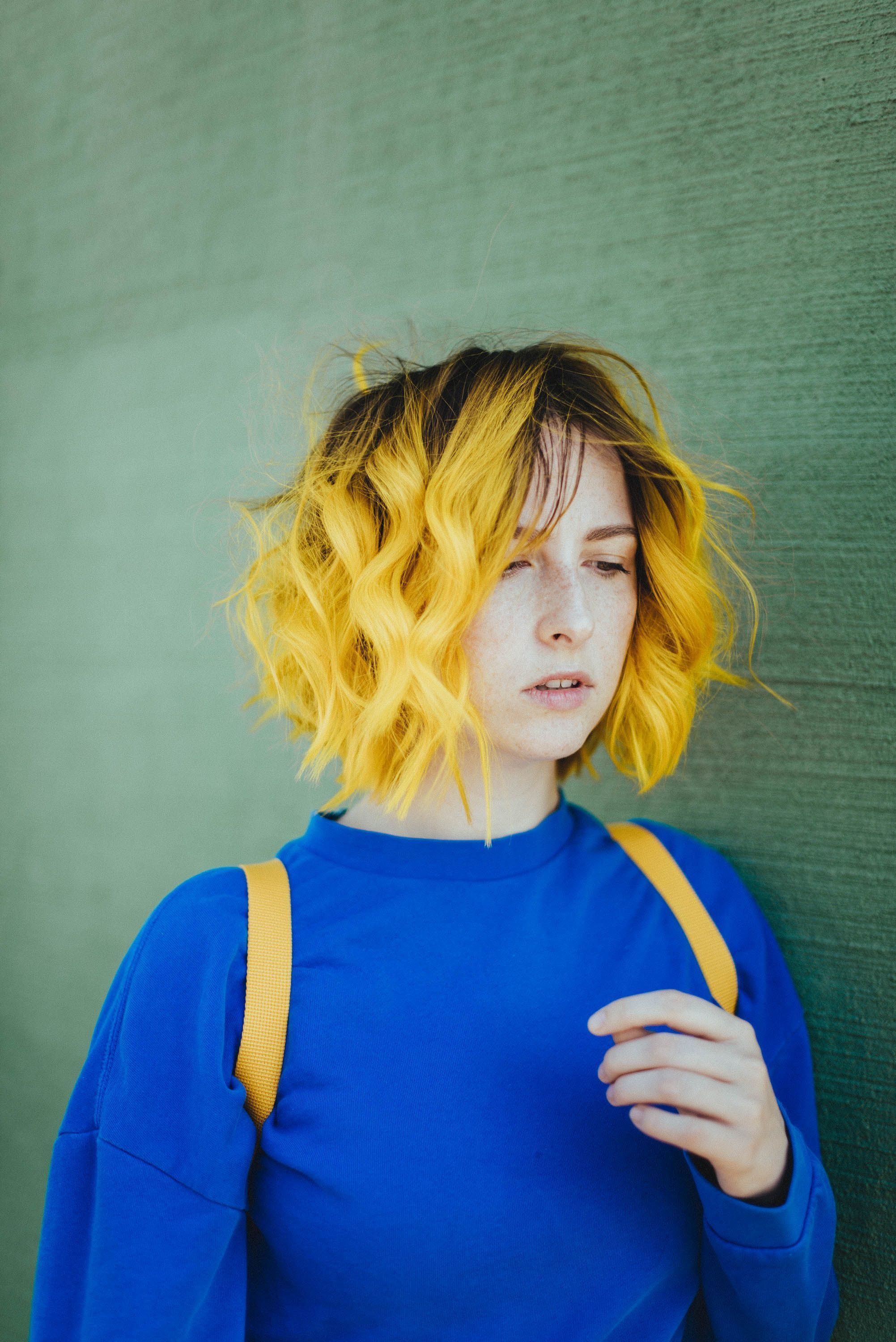 2003x3000 Tessa Violet Wallpaper