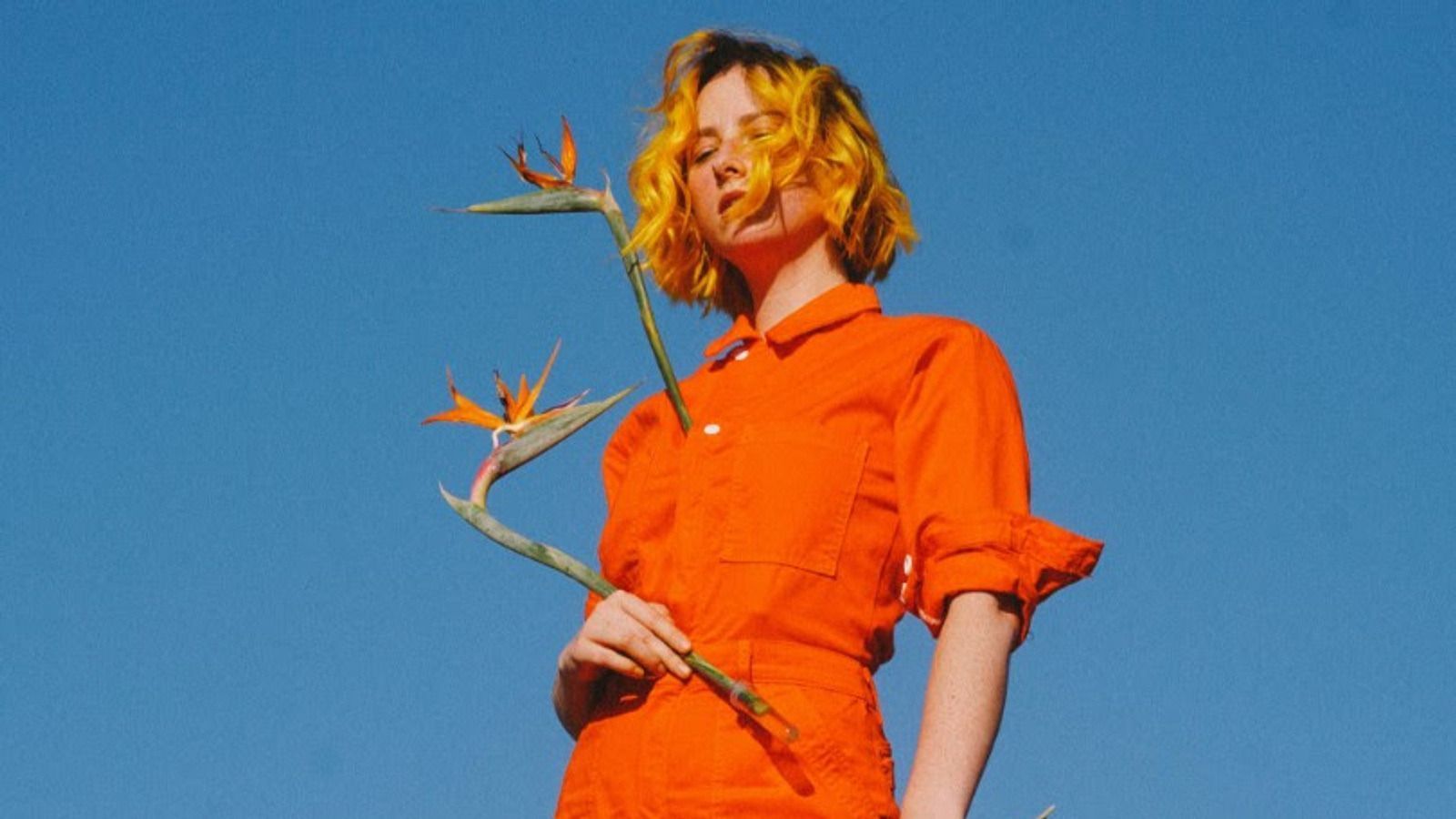 1600x900 Tessa Violet Wallpaper
