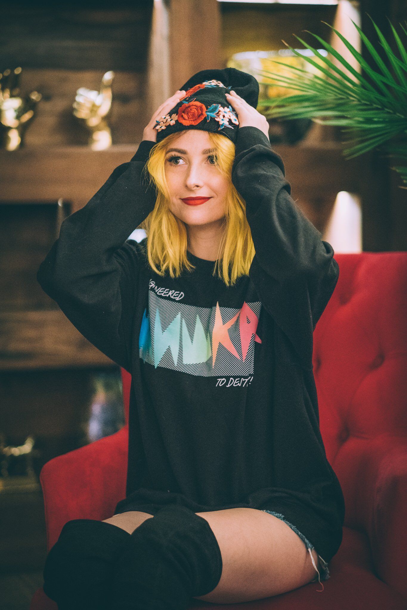 1365x2048 Tessa Violet