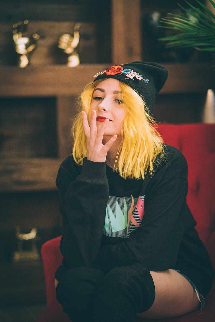850x1275 Tessa Violet on Twitter: HD phone