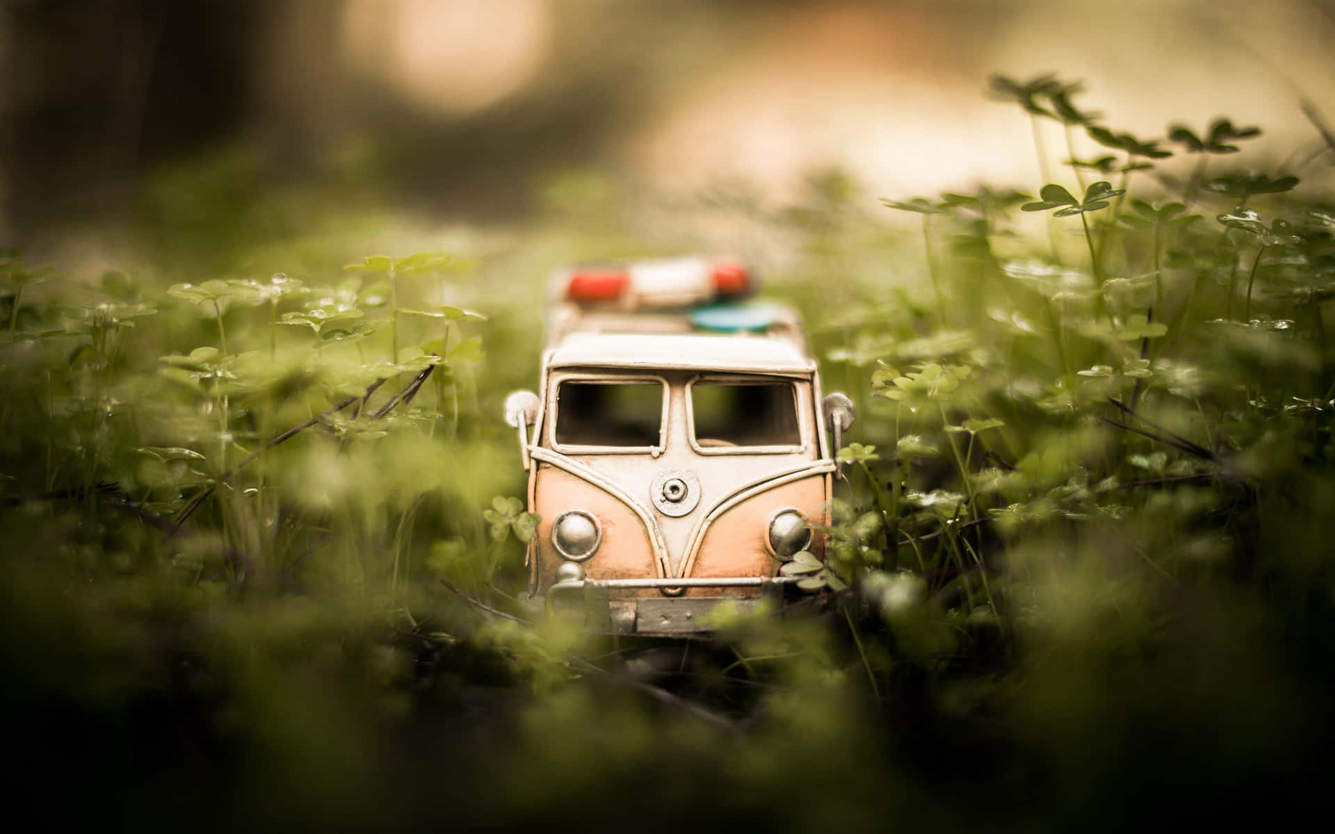 1920x1200 Vintage Toy Wallpaper