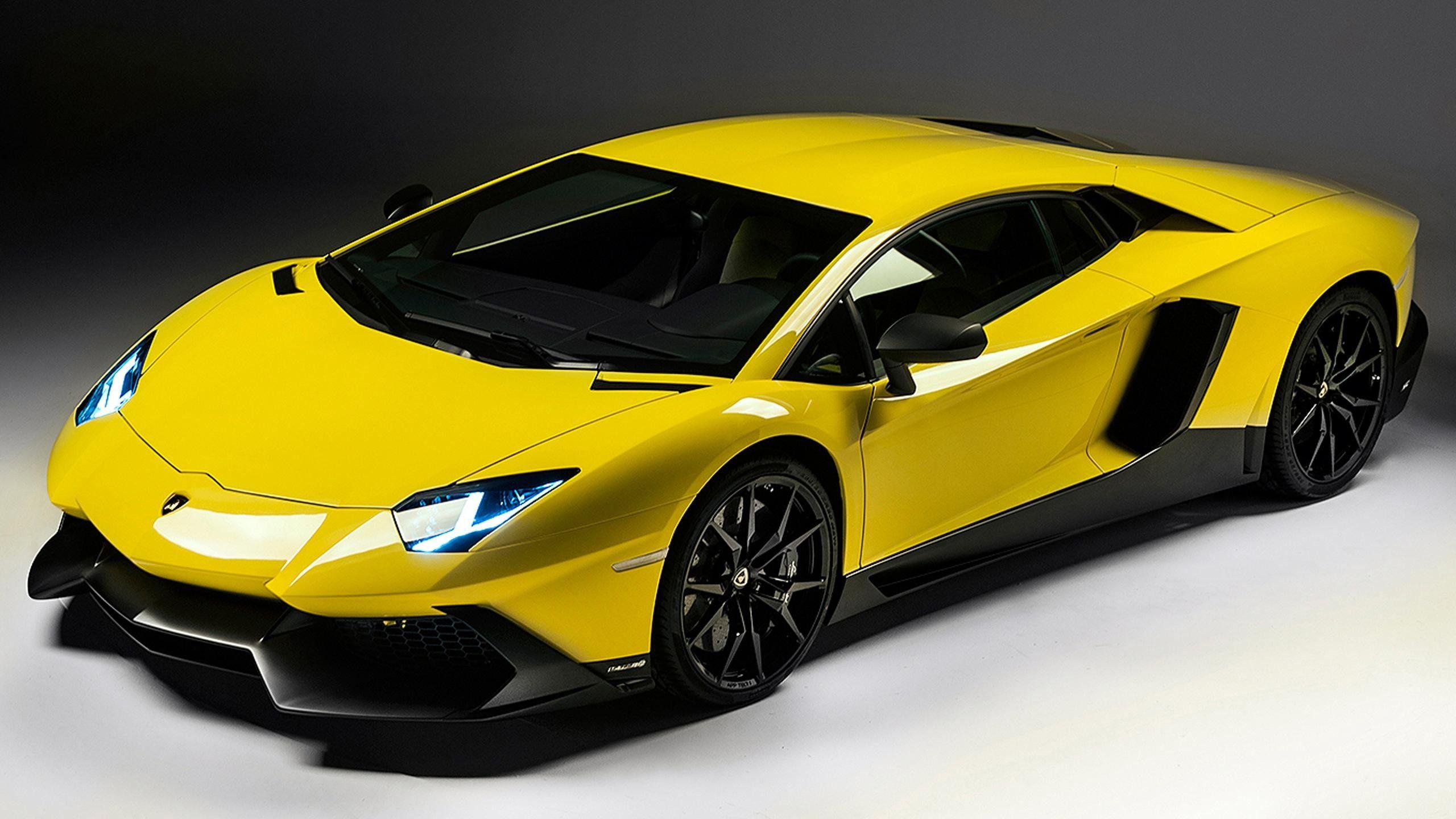 2560x1440 Fastest Car in the World Wallpaper