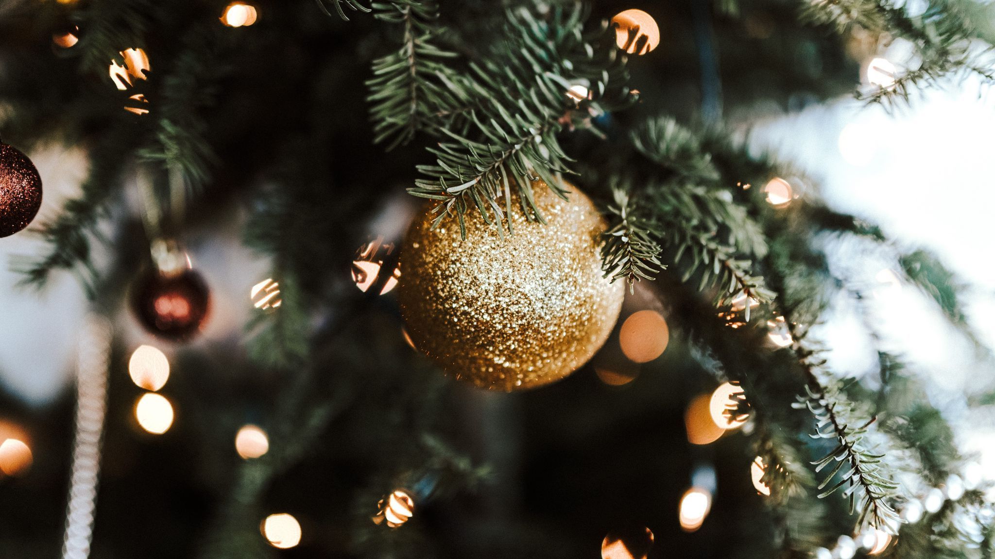 2048x1152 Download wallpaper 2048x1152 christmas