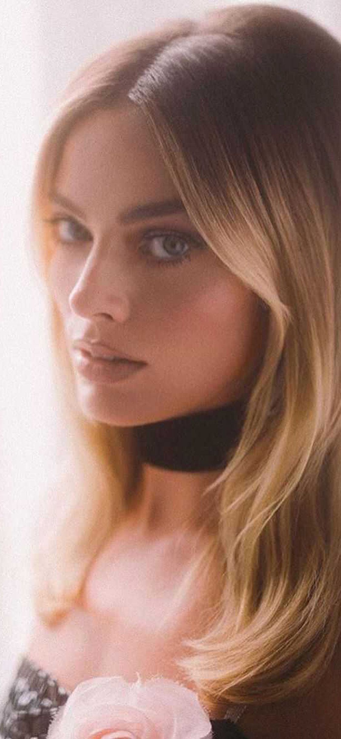1125x2436 Model Film Girl Margot Robbie