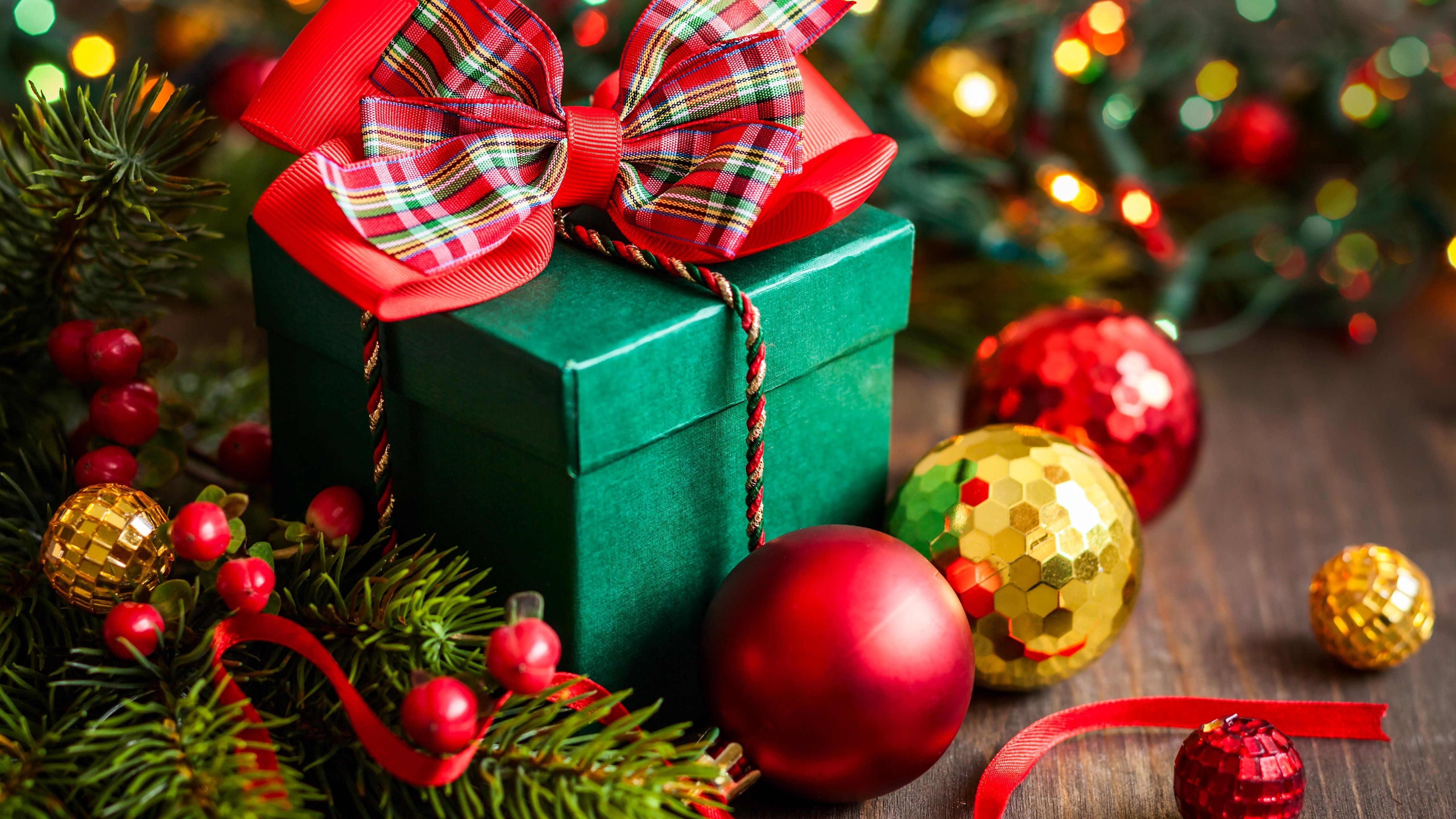 5120x2880 Christmas decoration and gift Wallpaper