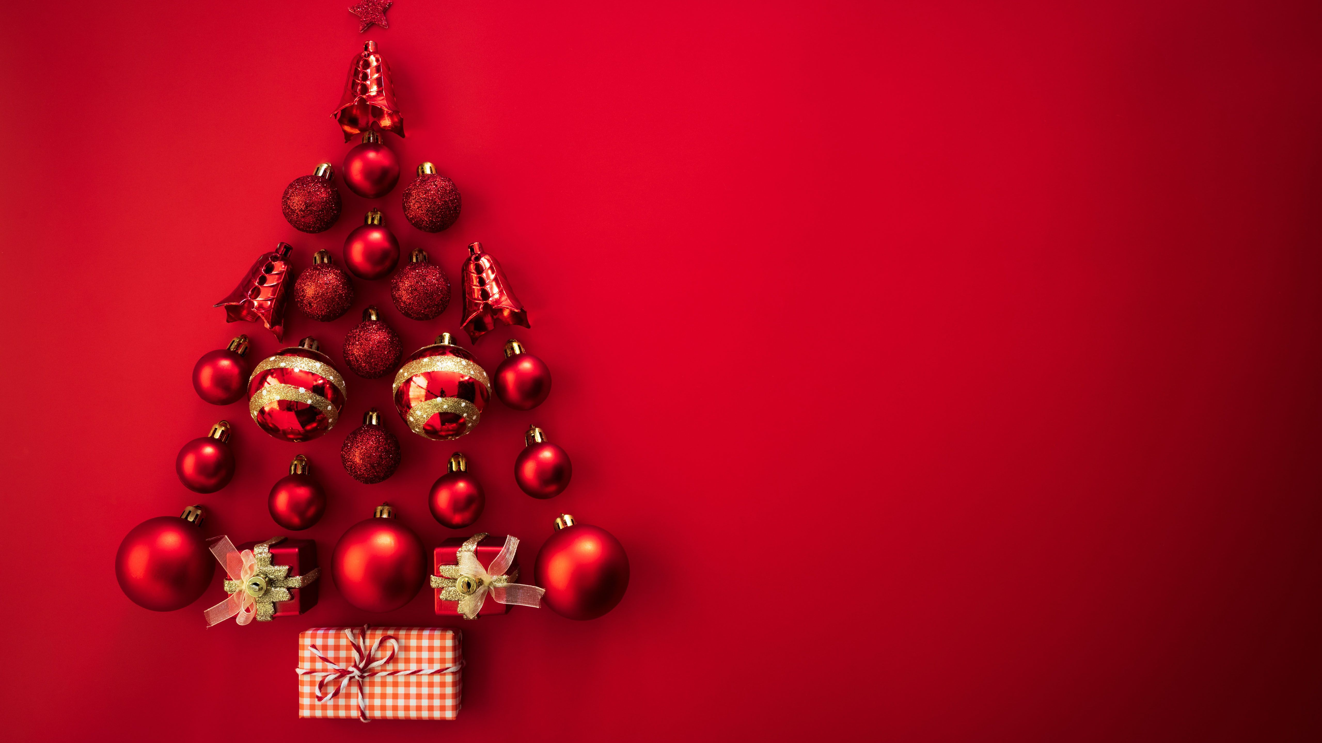 5120x2880 Red Glitter Christmas Balls Gift Boxes