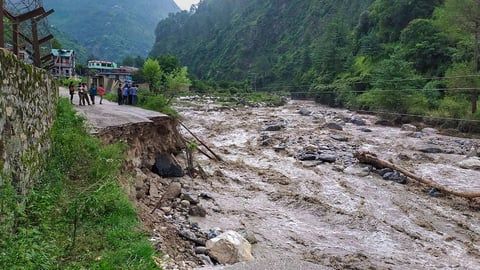 480x270 Cloudburst damages houses, washes away