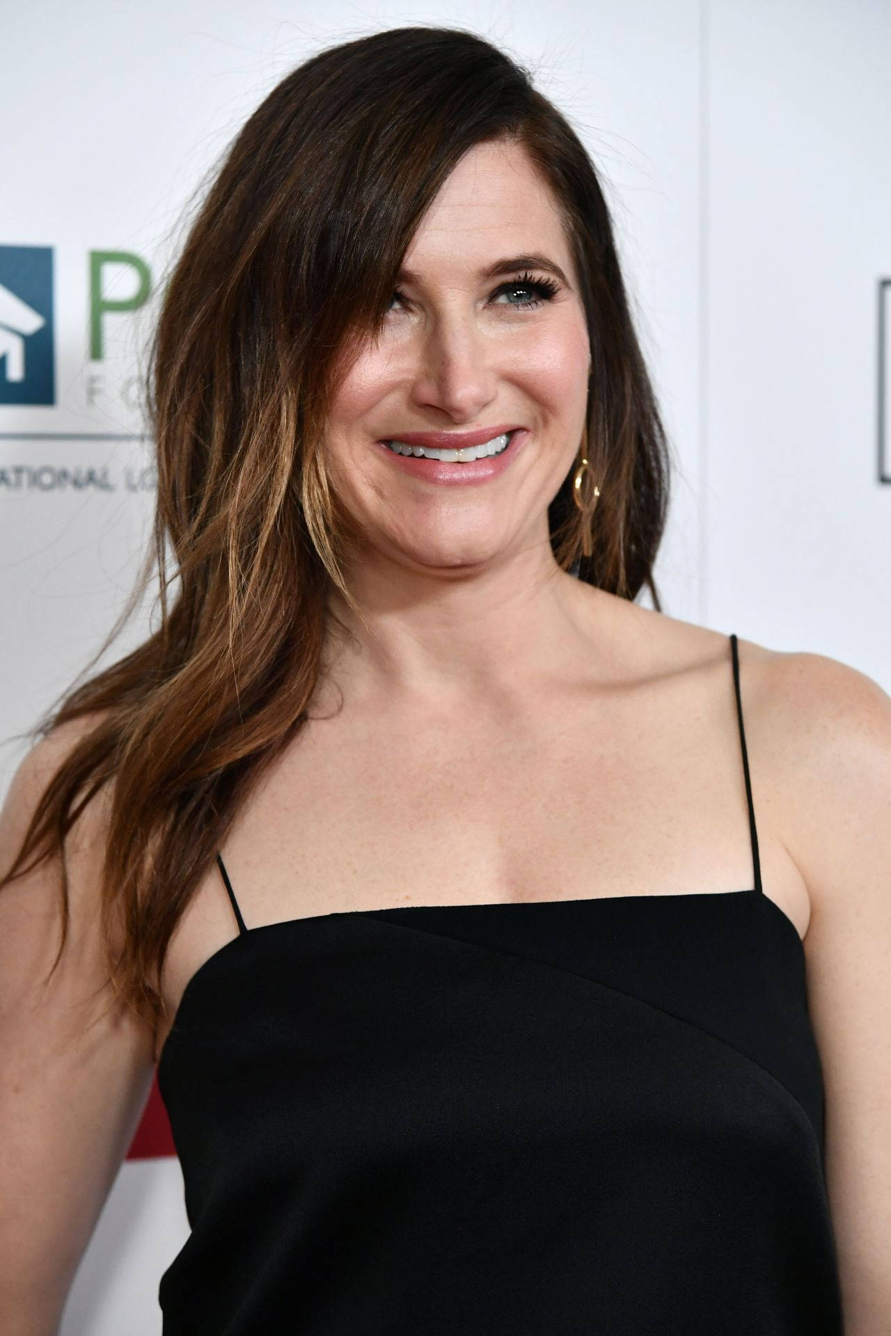 1280x1920 Download Kathryn Hahn Celebrity Fashion