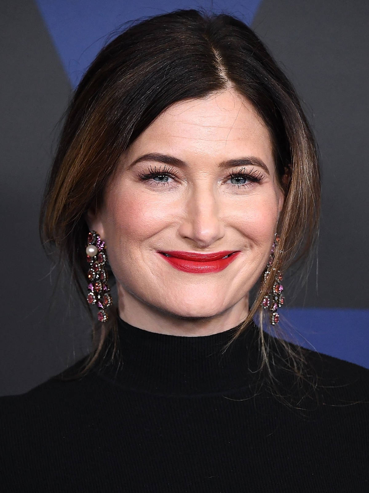 1200x1600 Kathryn Hahn Iconic Actress Wallpaper