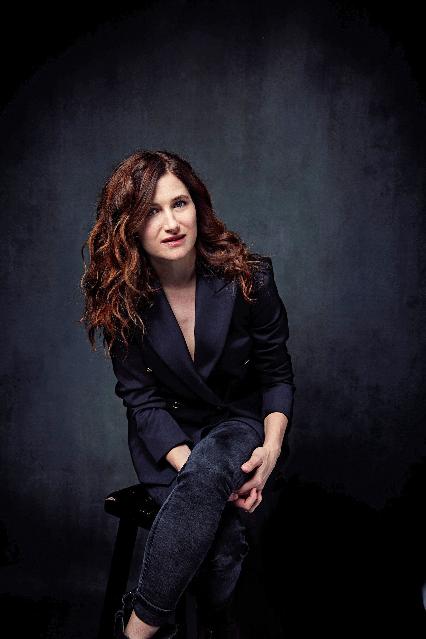 1366x2048 Kathryn Hahn Wallpaper