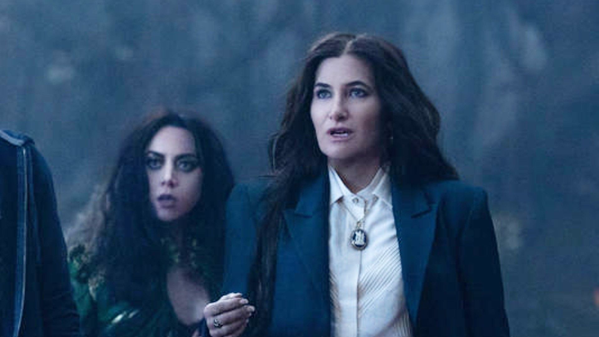 1920x1080 Kathryn Hahn & Aubrey Plaza Tease