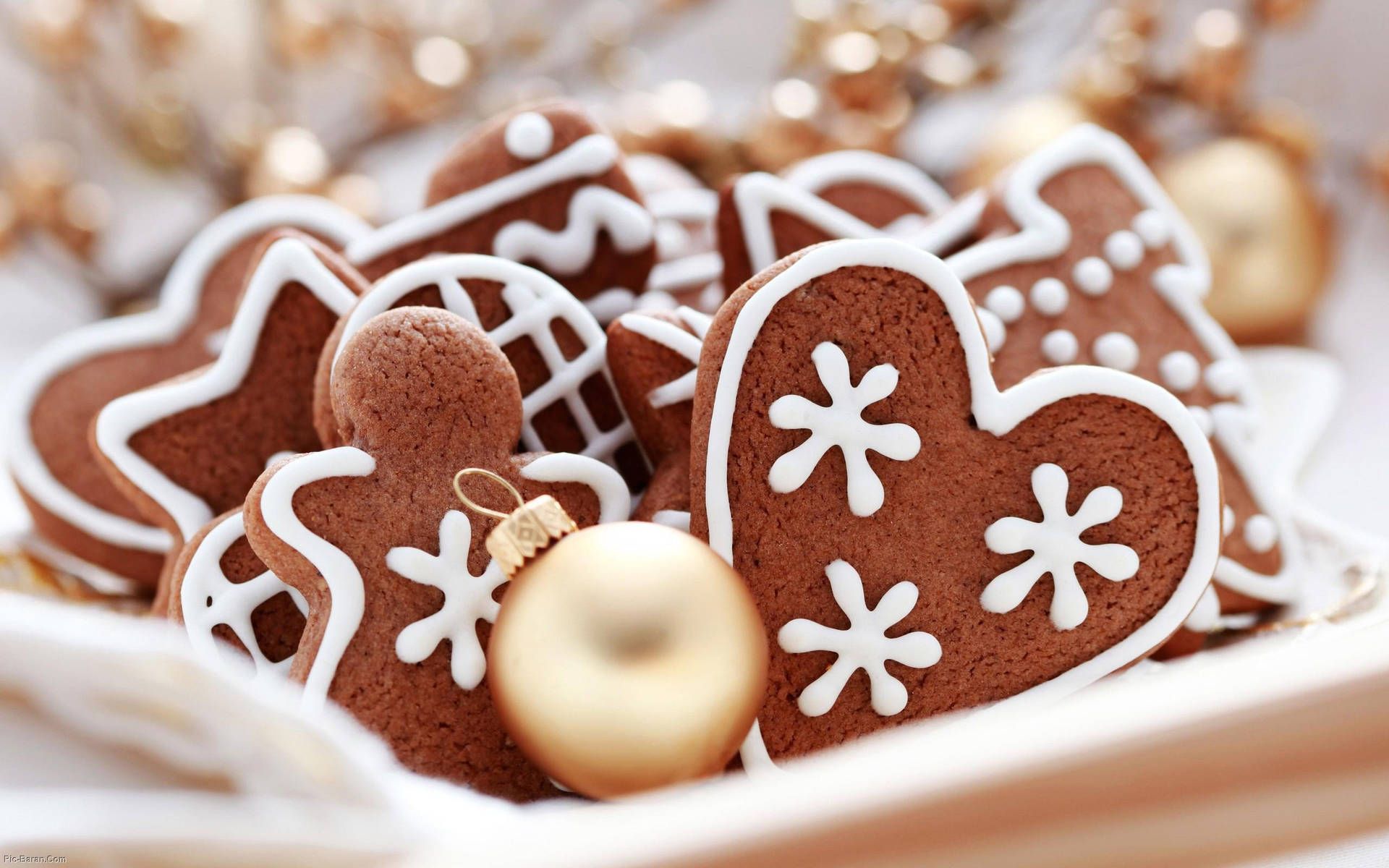 1920x1200 Gingerbread Cookies Close Up Photo