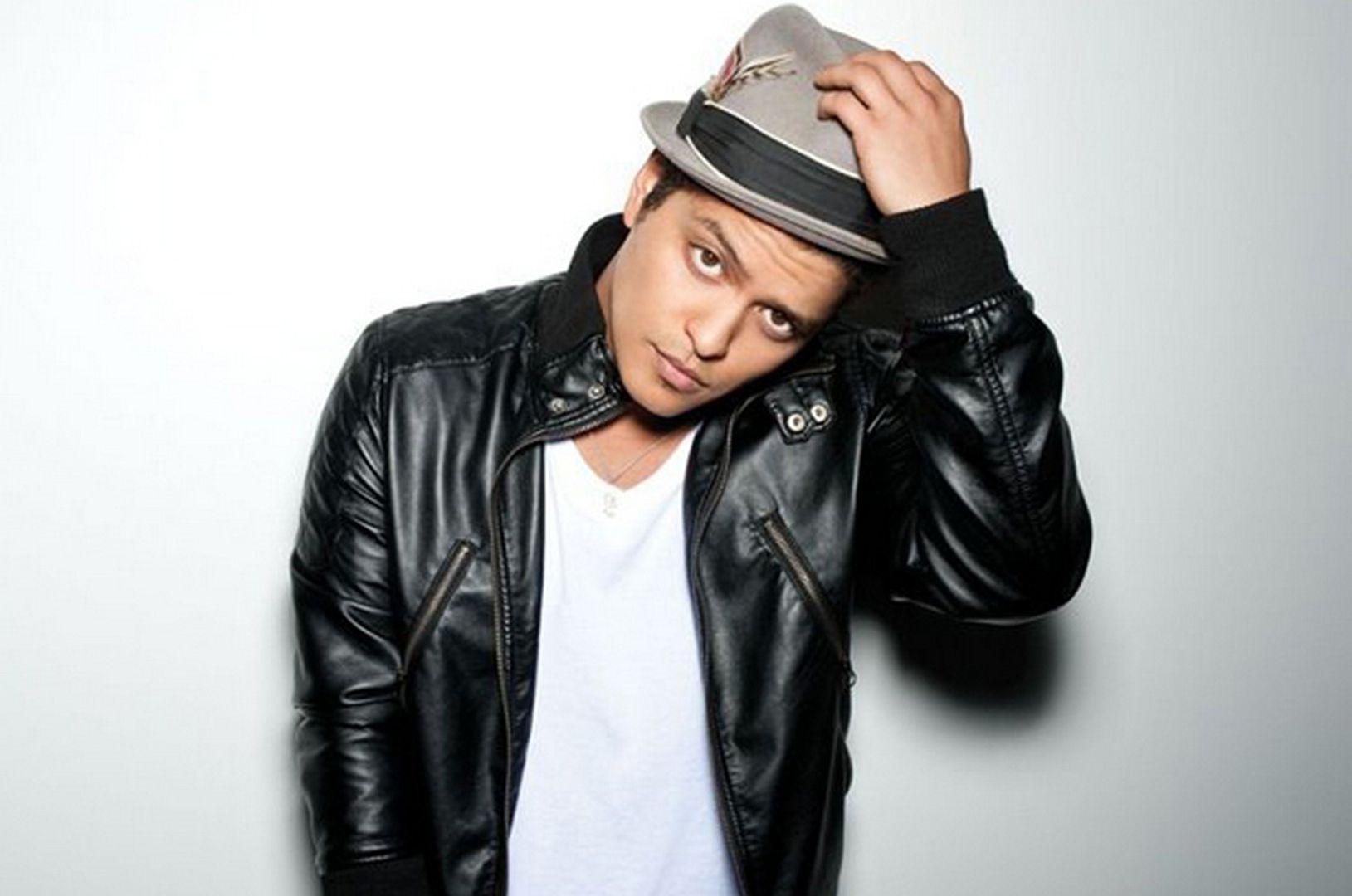 1629x1080 Bruno Mars Wallpaper #YQJ34N1