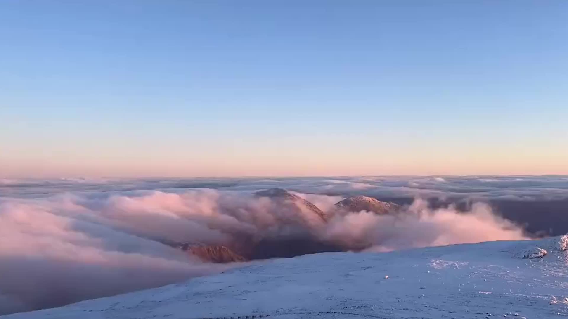 1920x1080 Clouds Roll Over Mount Washington