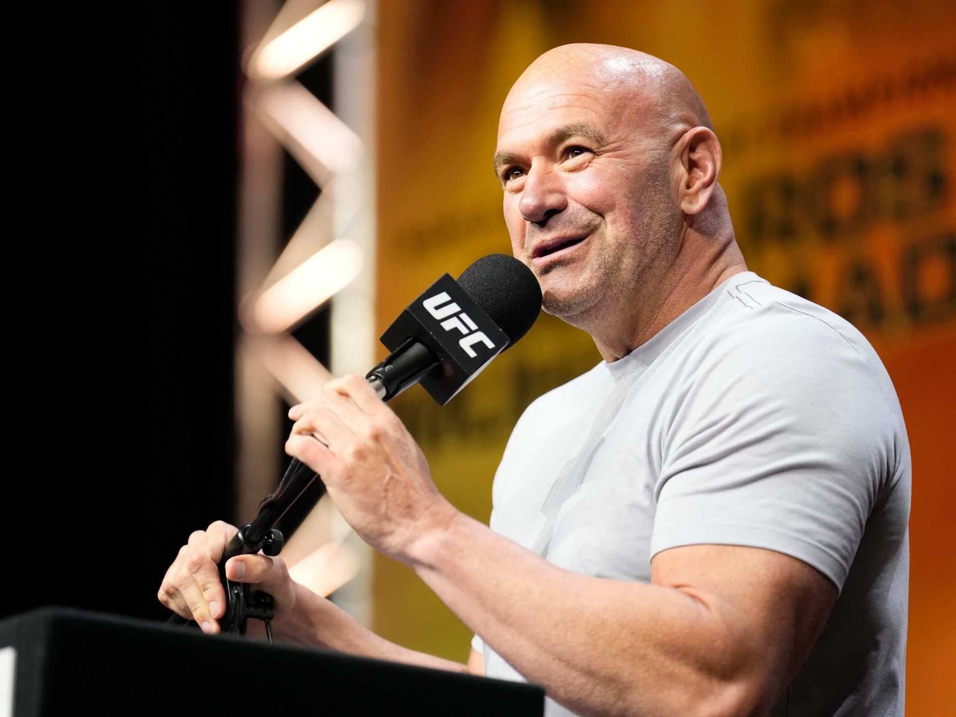 1920x1440 Dana White changes his UFC Mount
