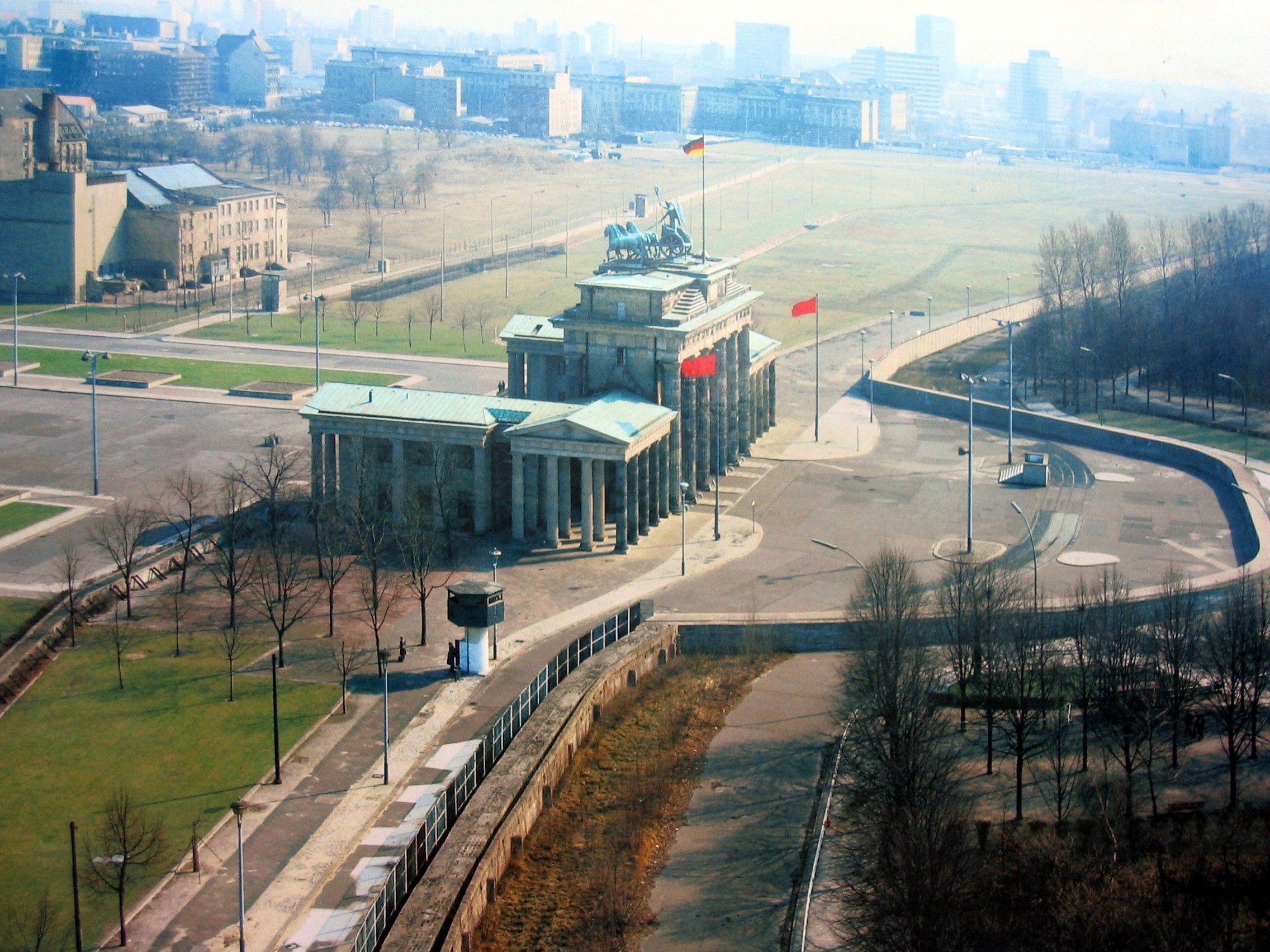 2272x1704 Berlin, Cold War, Berlin Wall, DDR, East Germany, GDR, Red Banner Wallpaper HD / Desktop and Mobile Background
