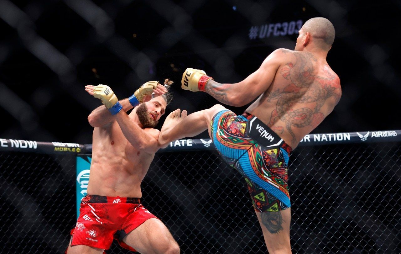 1280x810 Pereira retains light heavyweight title