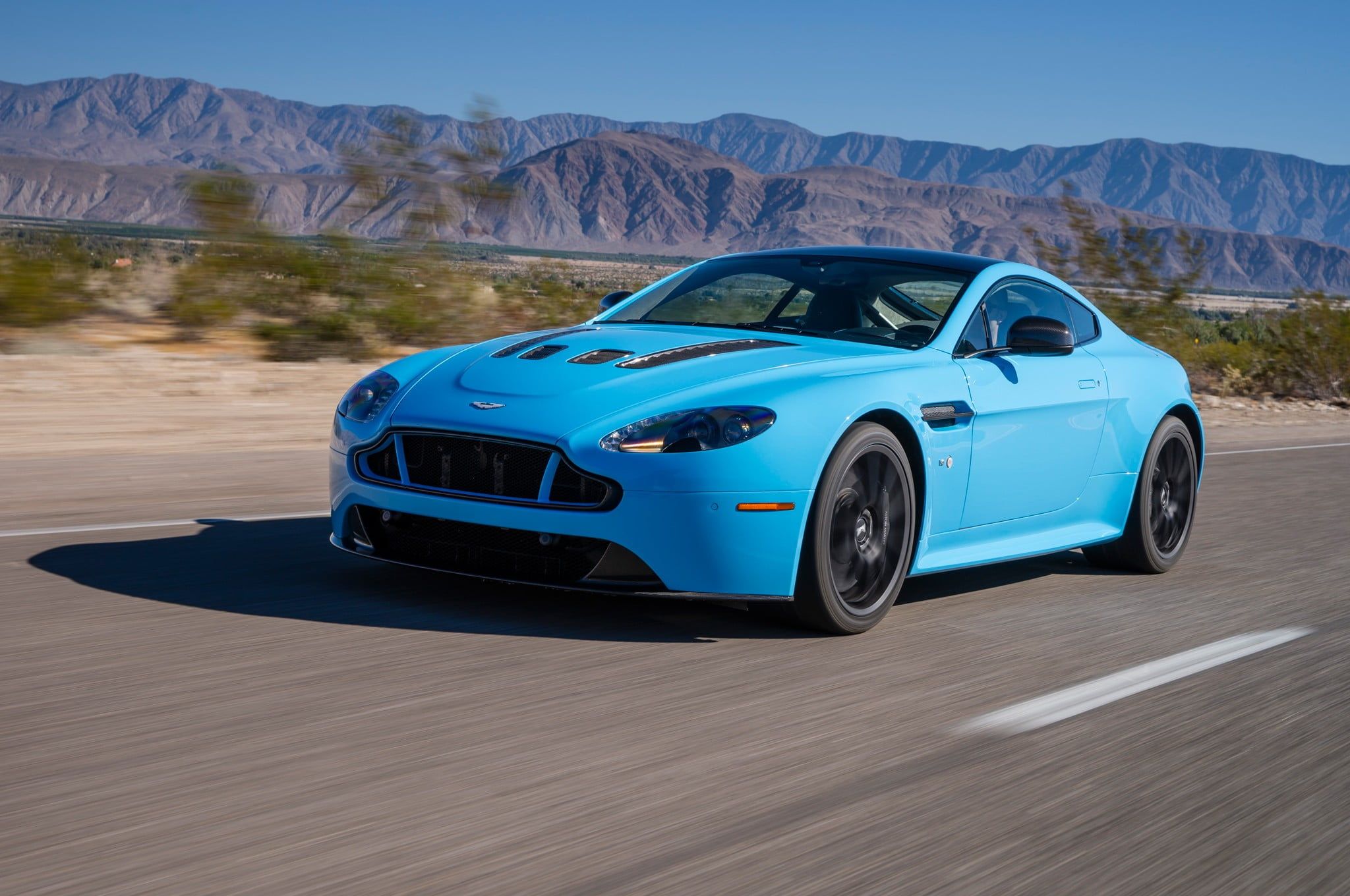 2048x1360 Blue Aston Martin Vanquish coupe, car