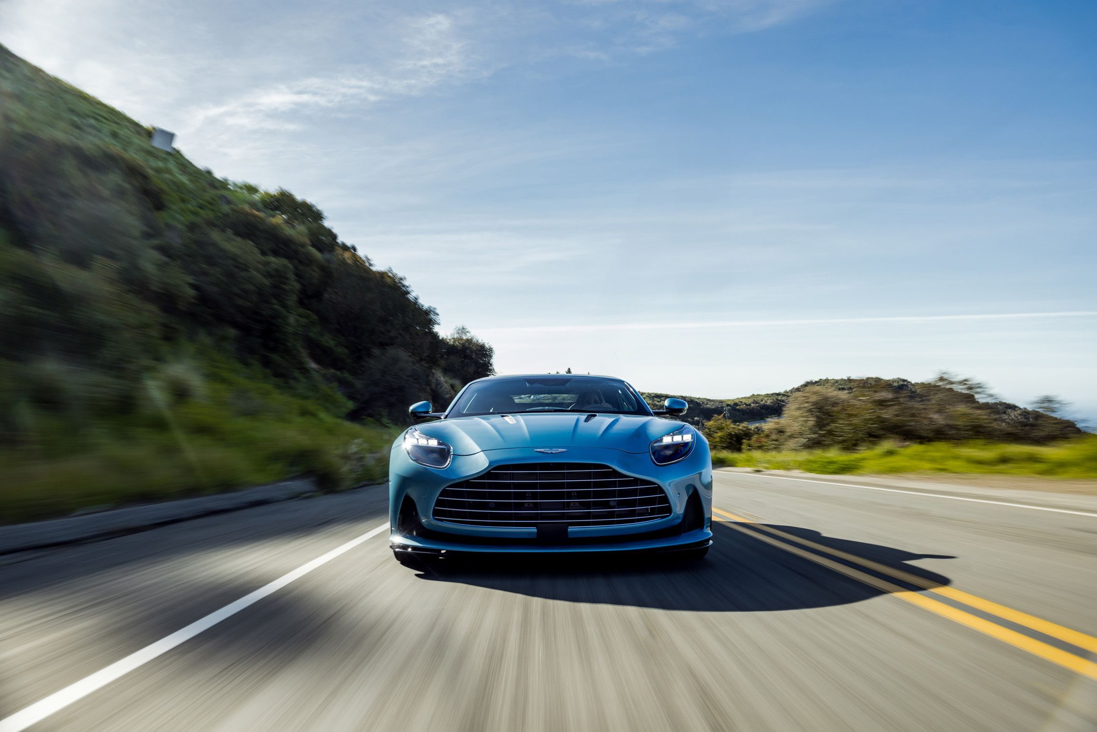 2249x1500 Aston Martin DB12 Volante