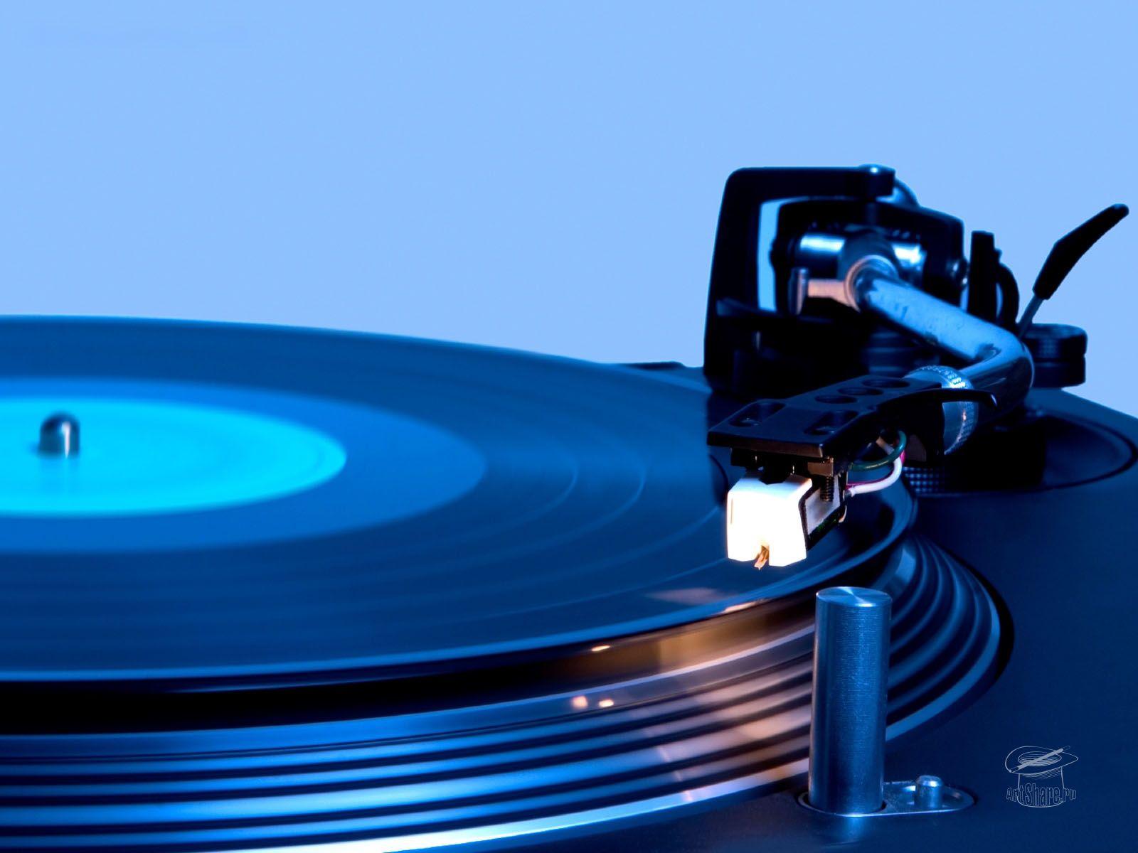 1600x1200 DJ Turntable Wallpaper
