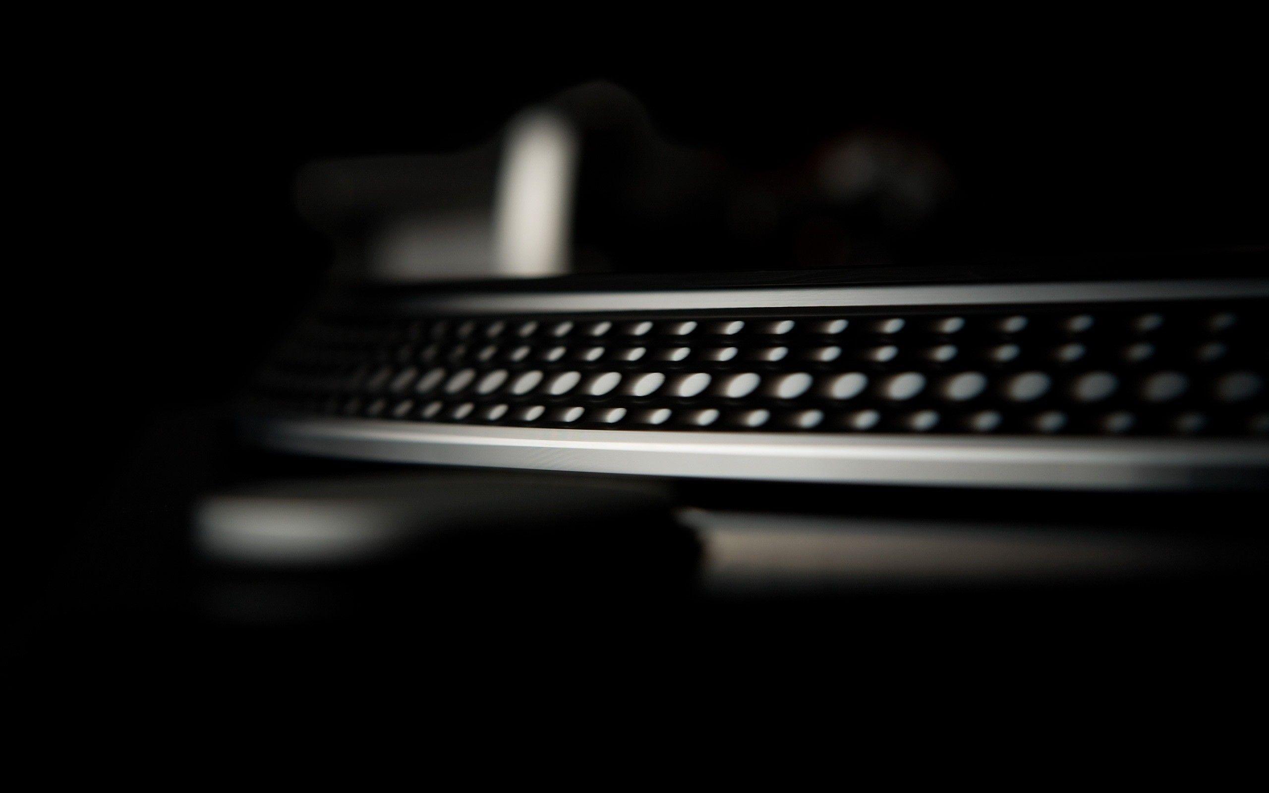2560x1600 Dj Turntables Wallpaper
