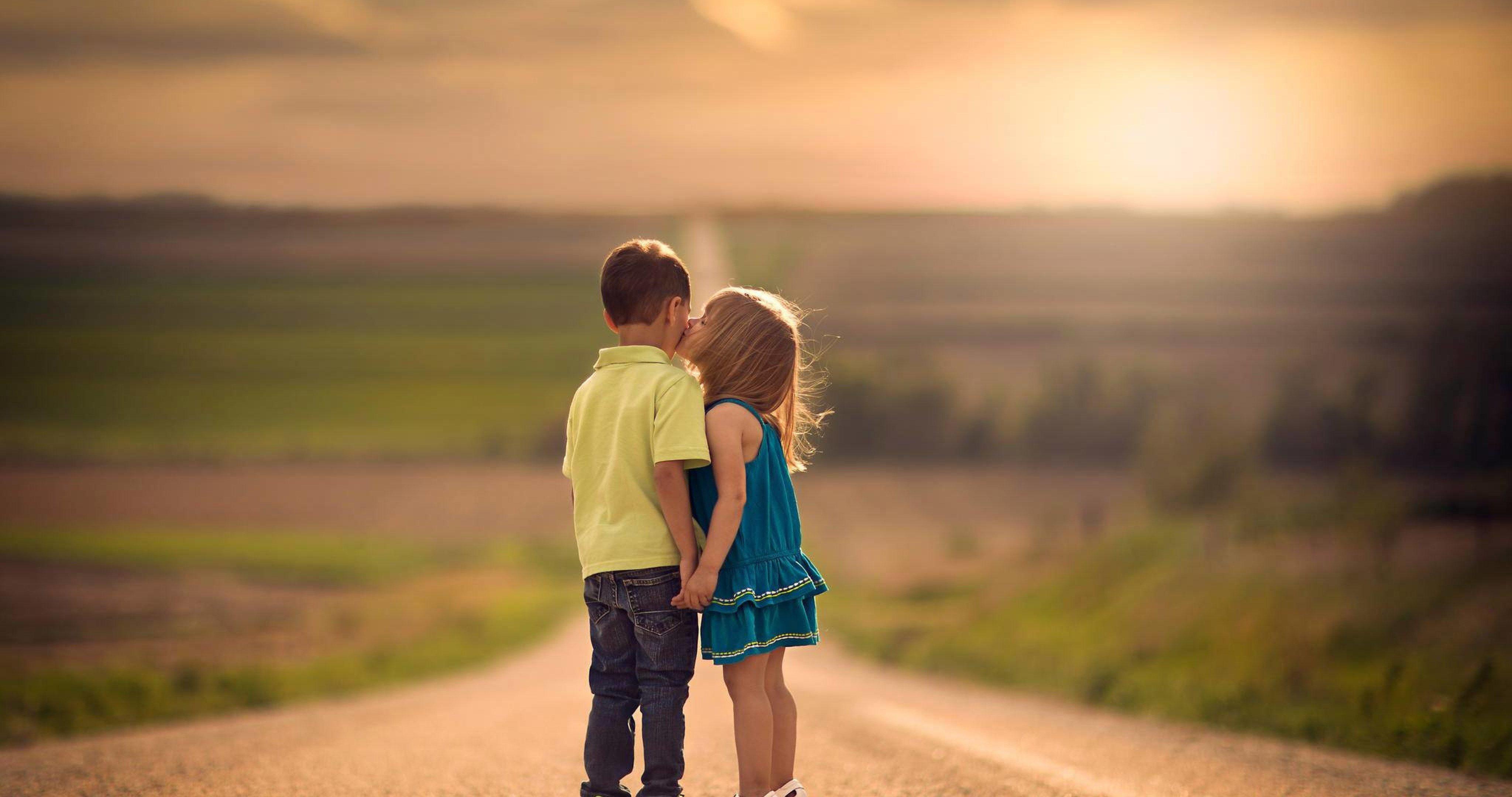 4096x2160 kids kiss on road 4k ultra HD wallpaper. ololoshenka. Cute