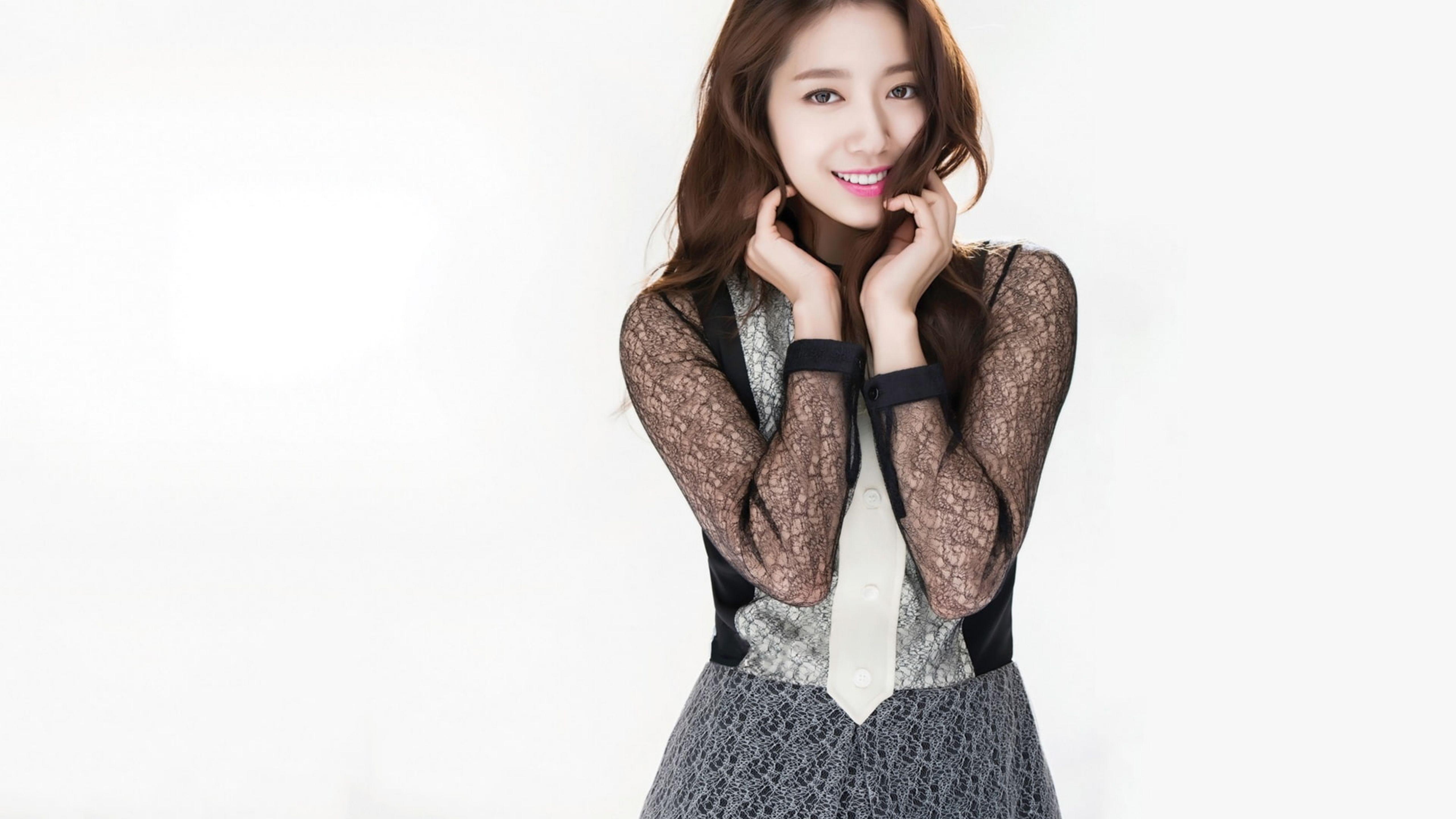 5120x2880 Download 5120x2880 Park Shin Hye, South Korean Actress