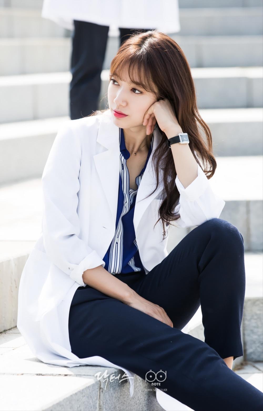 1000x1561 Park Shin Hye HD Wallpaper