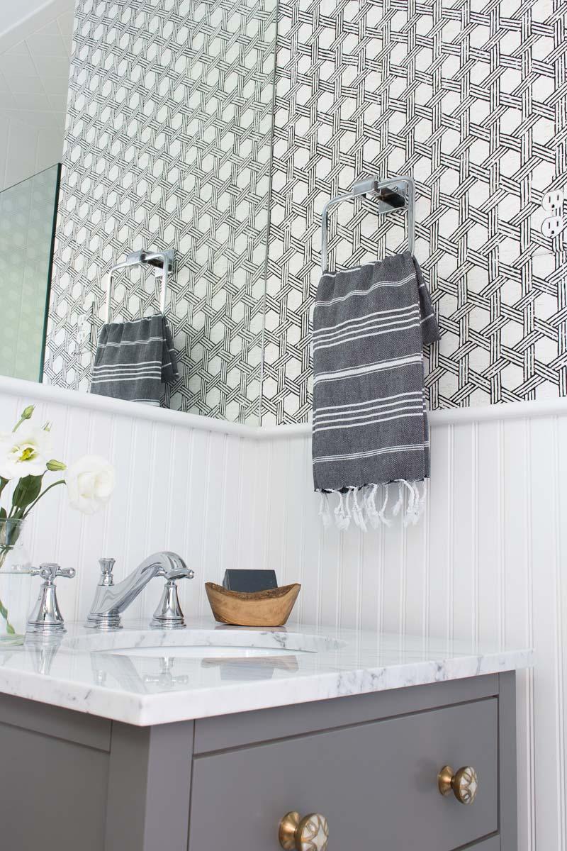 800x1200 Wallpaper in Bathrooms: Is It a Good Idea??