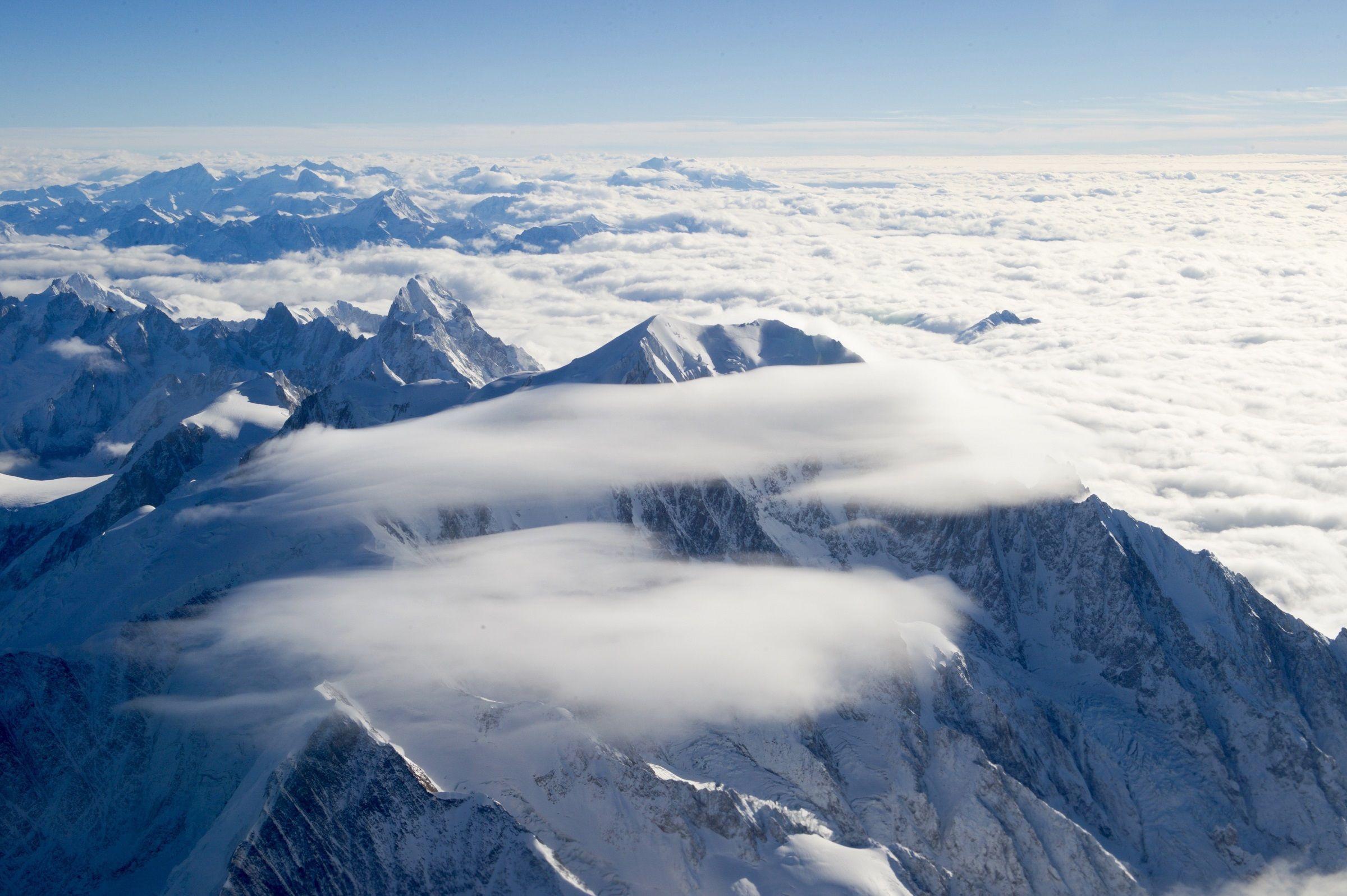 2400x1597 Mont Blanc or Monte Bianco in Europe HD Wallpaper