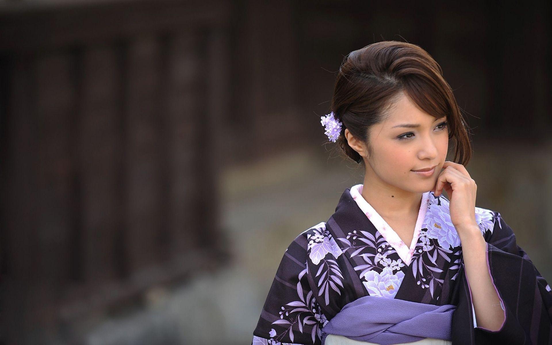 1920x1200 Japanese Woman Wallpaper