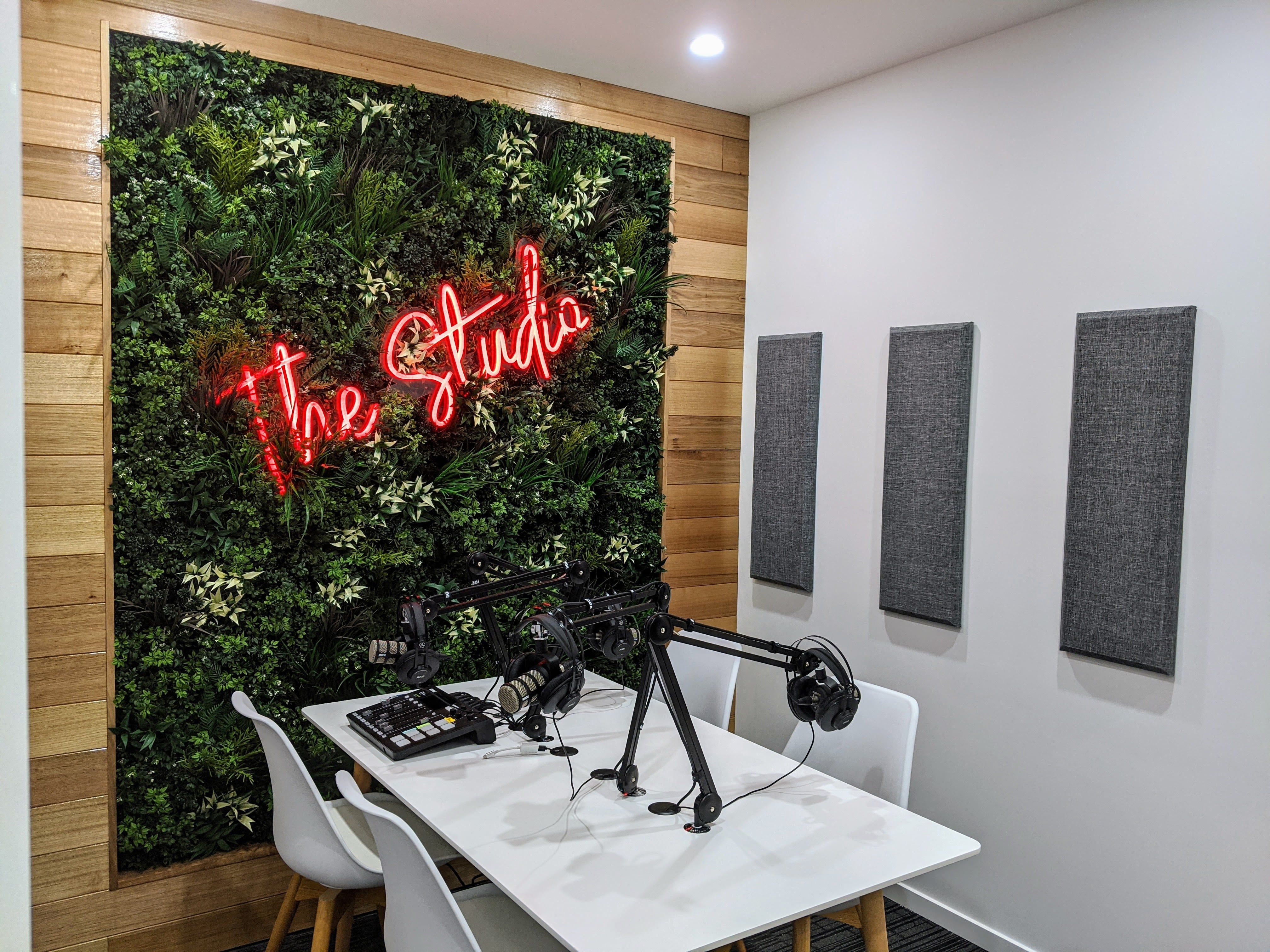 4032x3024 Your Workplace Needs A Vertical Garden