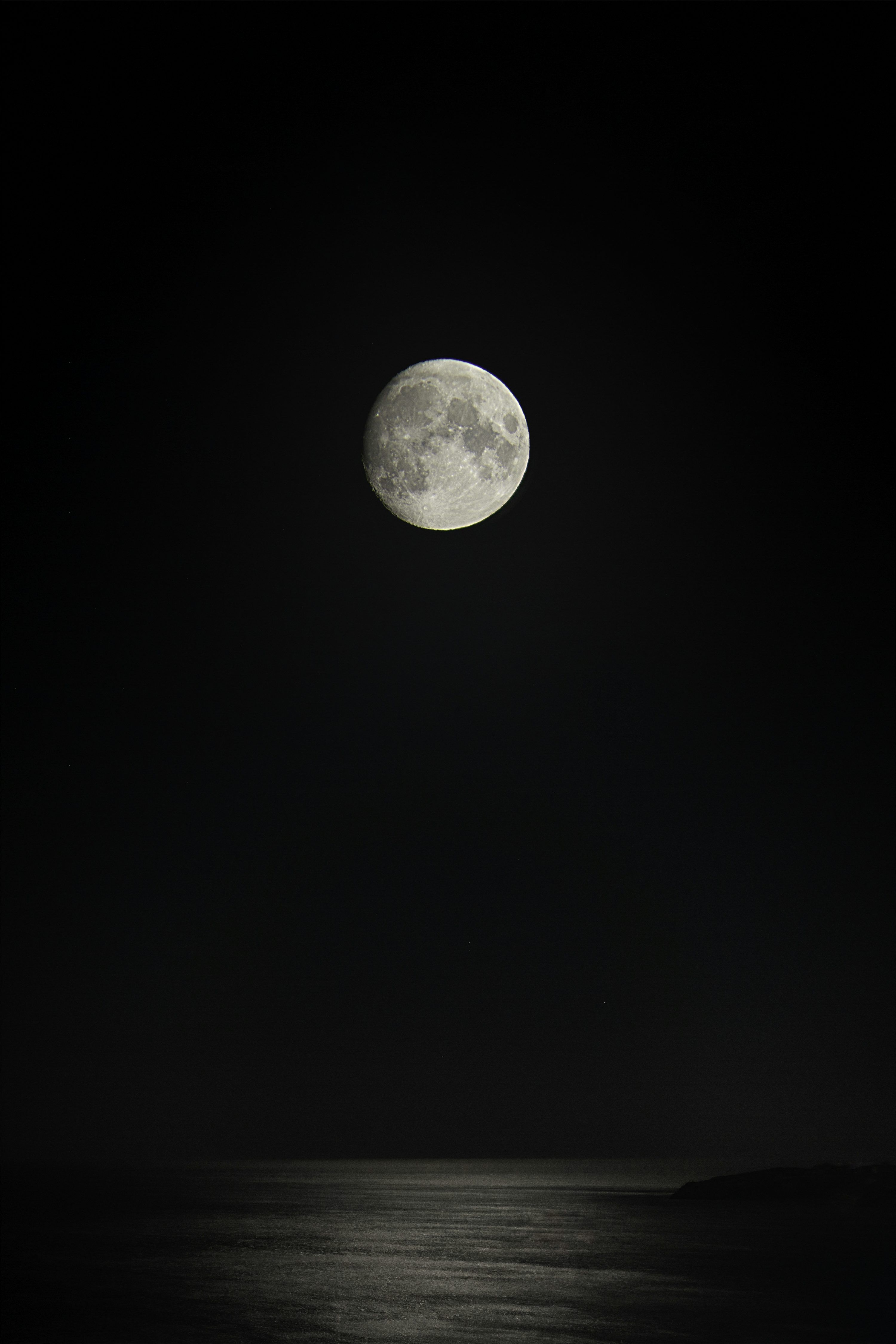 3000x4500 Moon Sea Picture. Download