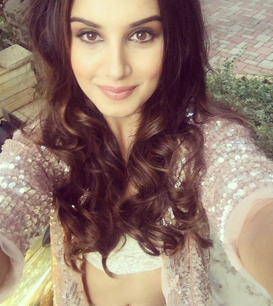 911x1024 Tara Sutaria Picstures. tara sutaria. Bollywood