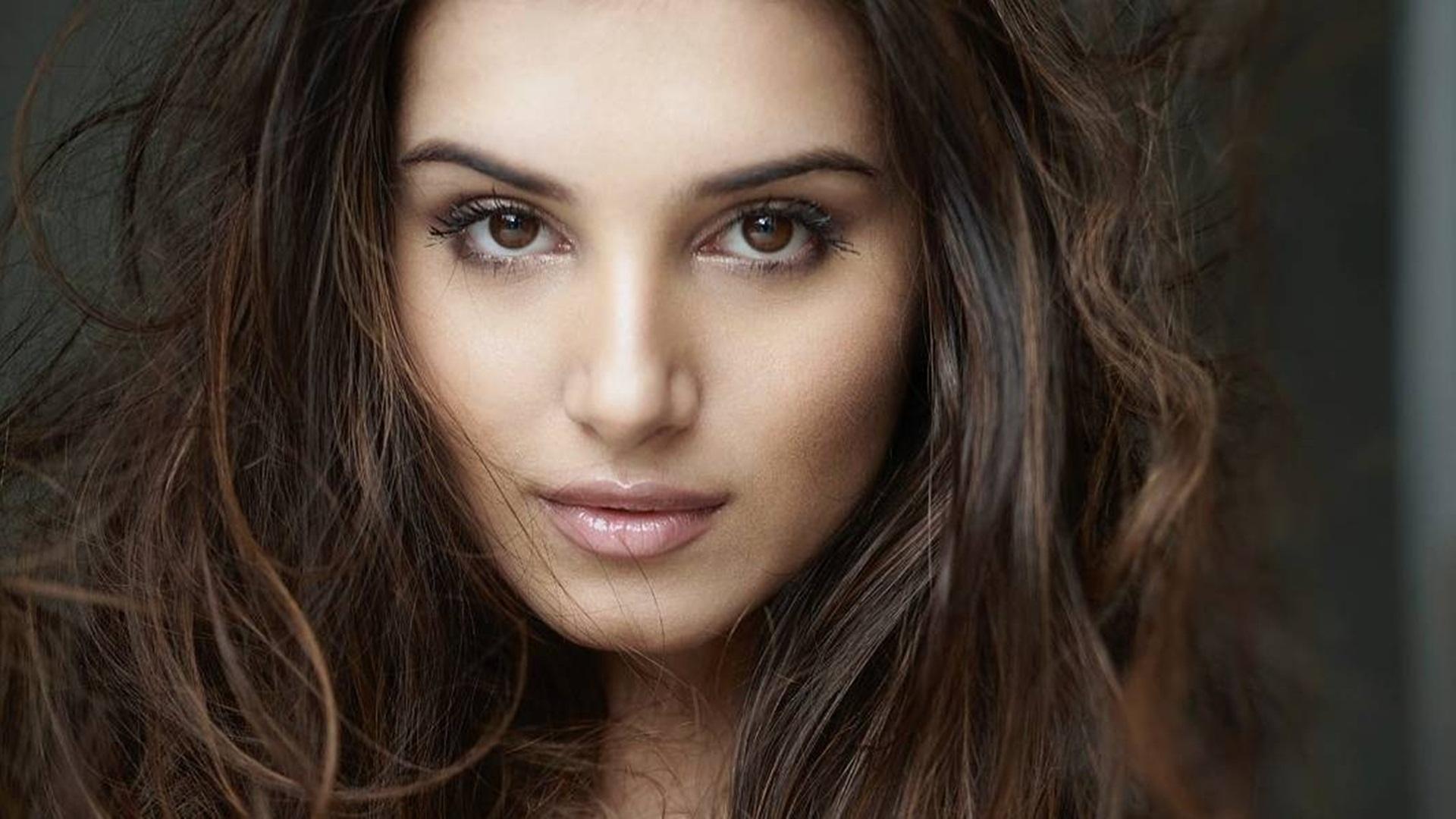 1920x1080 Tara Sutaria HD Desktop Wallpaper 40579