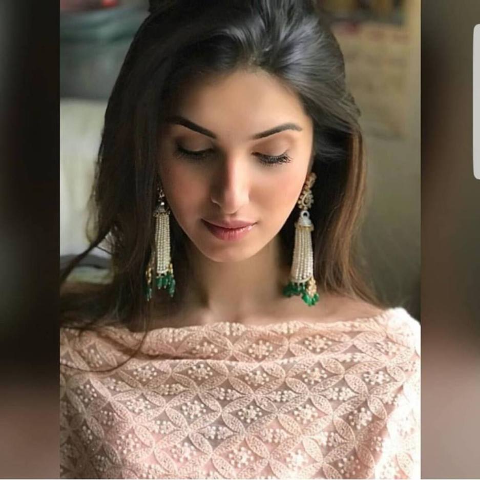937x937 Tara Sutaria Wiki, Age, Height, Weight, Boyfriend, Image