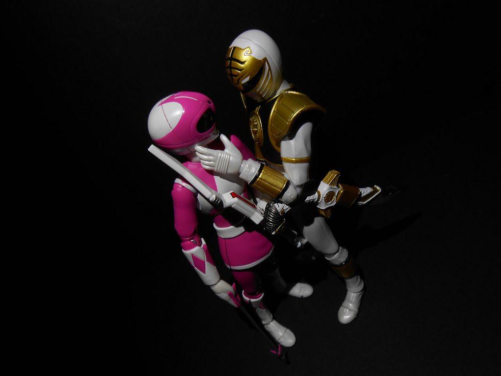 1024x768 Pink Ranger and White Ranger 02