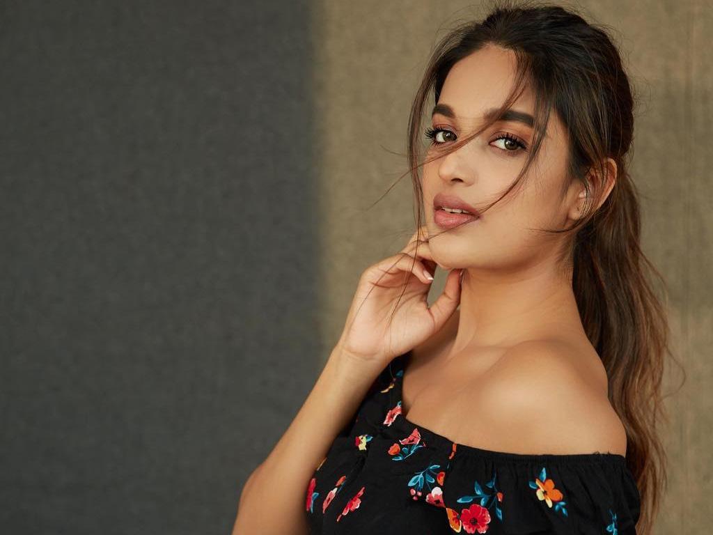 1024x768 Nidhhi Agerwal HD Wallpaper. Latest Nidhhi Agerwal