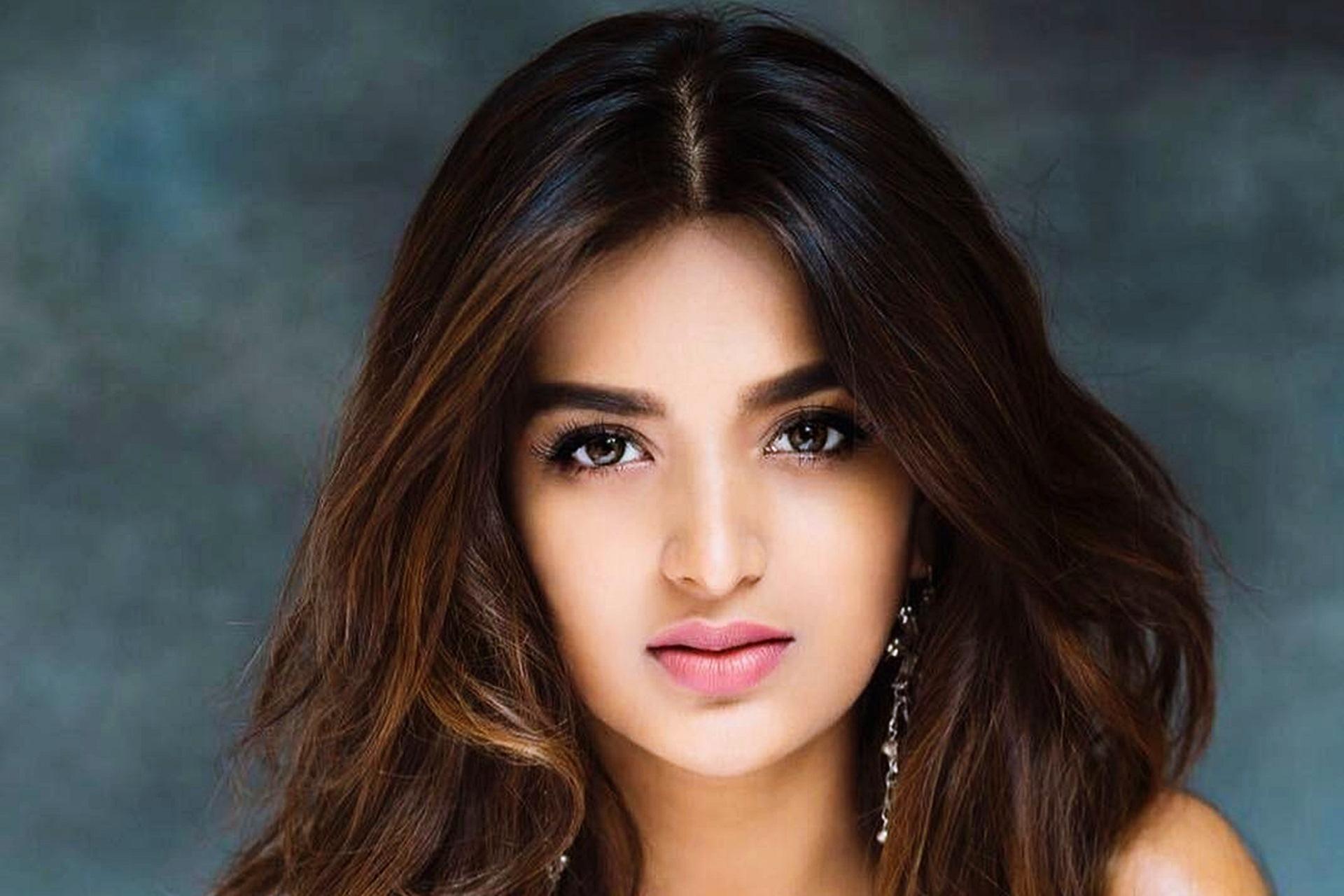 Nidhhi Agerwal Wallpapers - Top Free Nidhhi Agerwal Backgrounds