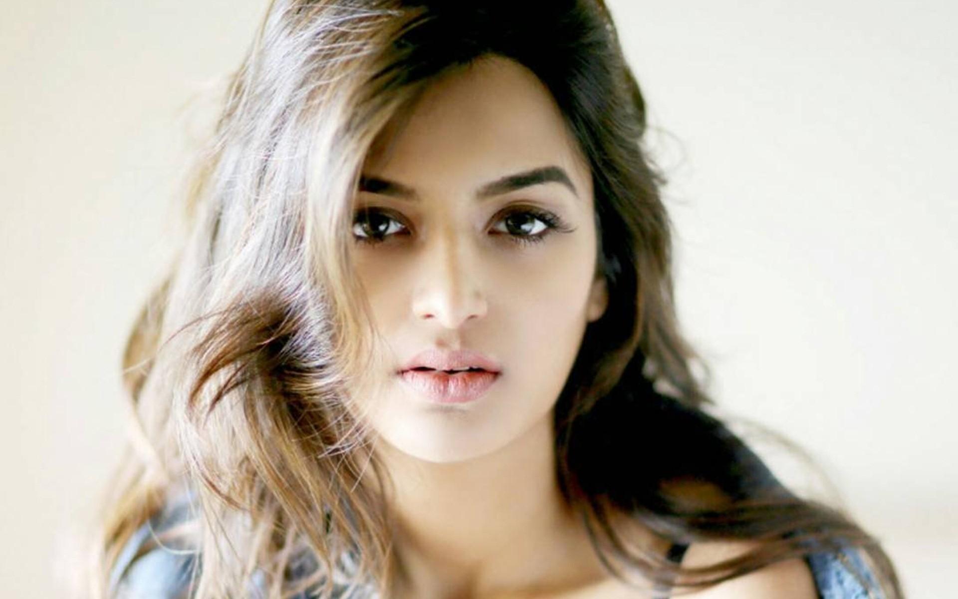 1920x1200 Nidhhi Agerwal 2017 Wallpaper 14070