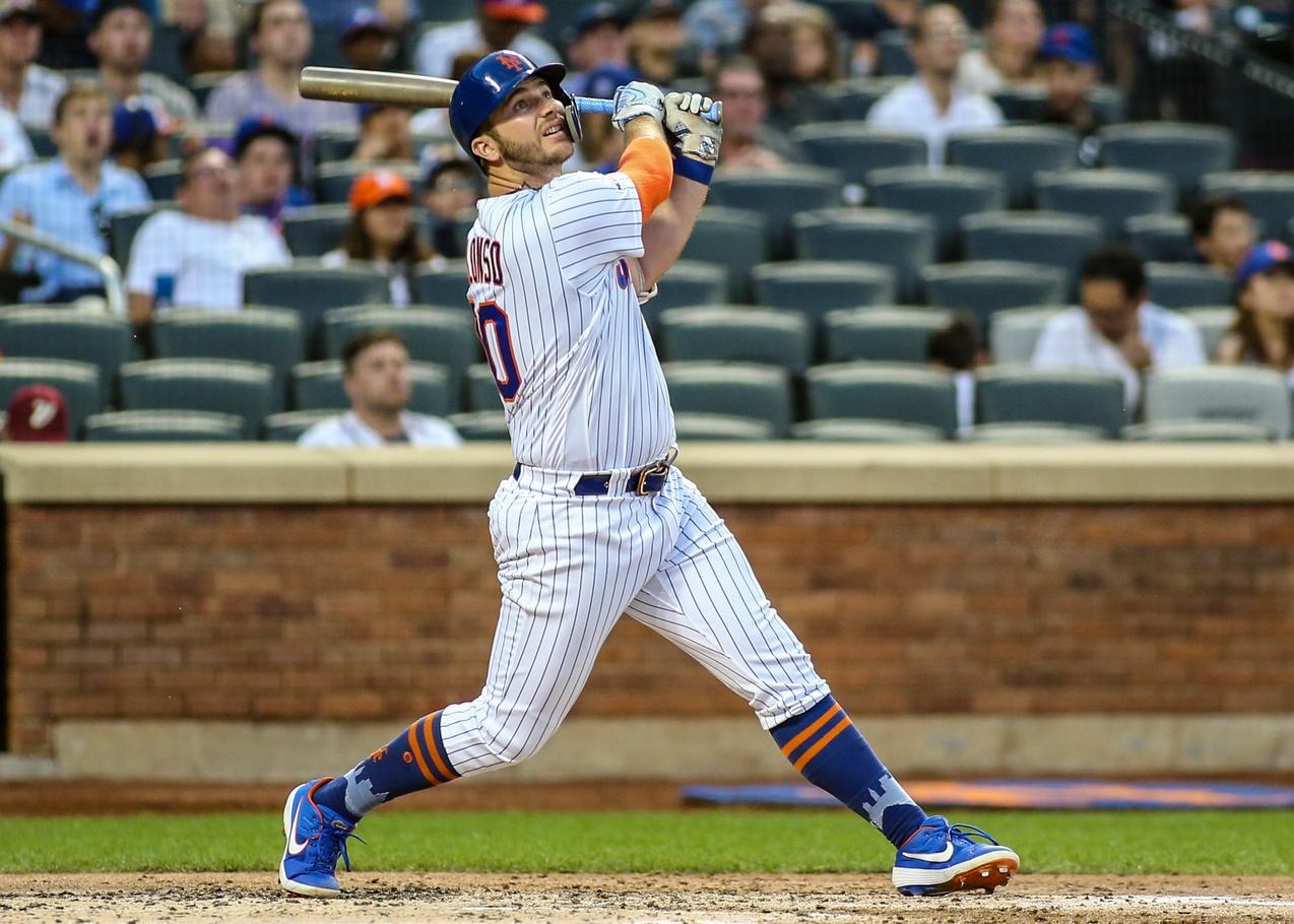1274x910 WATCH: Mets' Pete Alonso plays catch with young fan at Citi