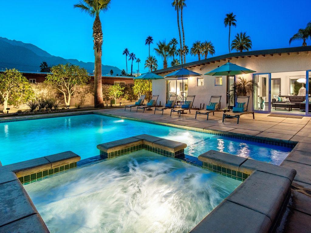 1024x768 Iconic Palm Springs Poolside. Vacation Palm Springs