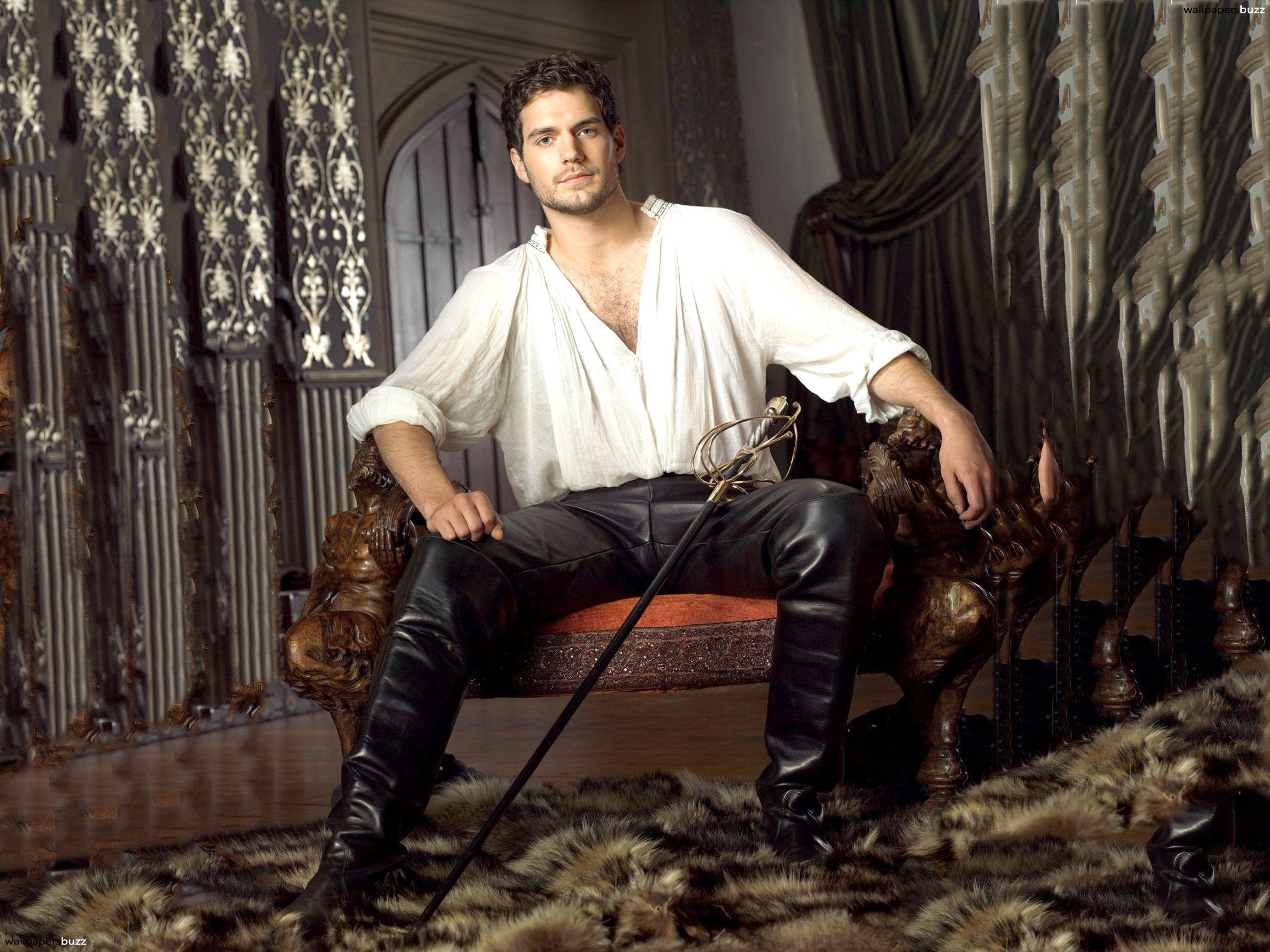 2560x1920 Henry Cavill in the chair HD Wallpaper