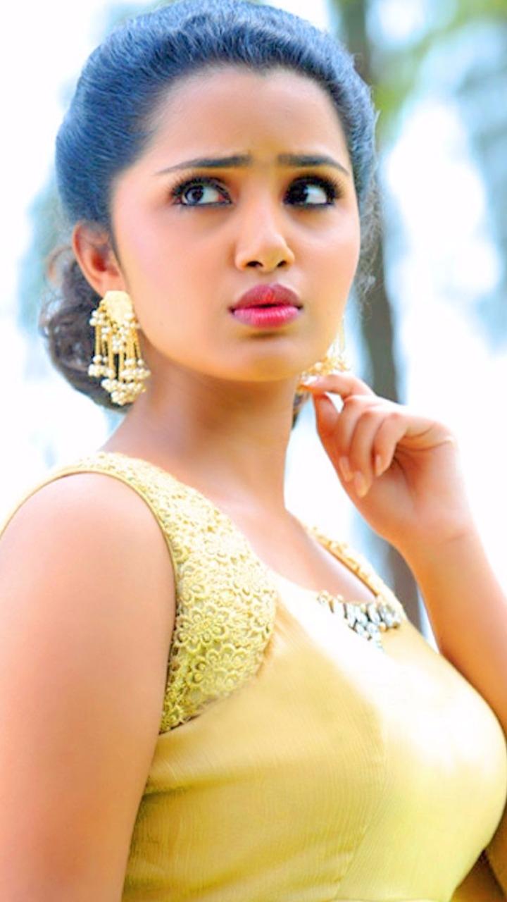 720x1280 South Indian Actress HD Desktop Wallpaper