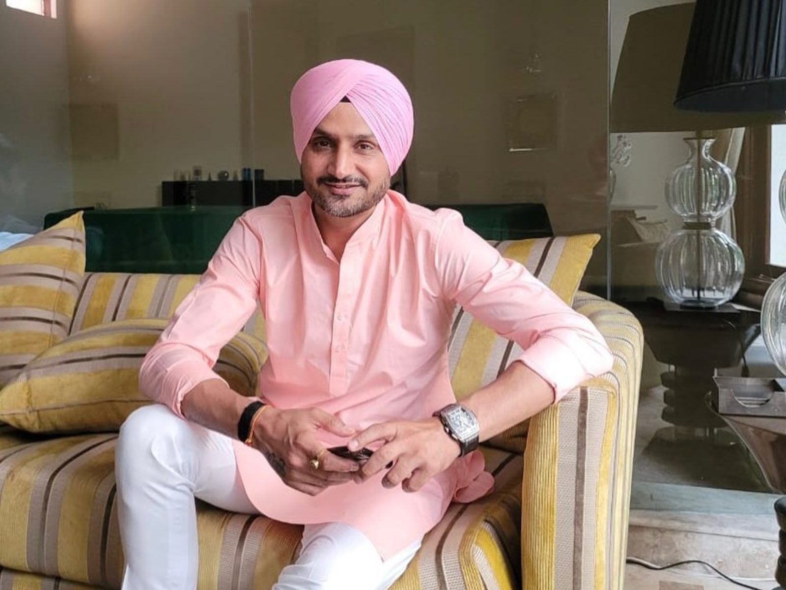 1600x1200 Harbhajan Singh Gets Slammed By Cricket