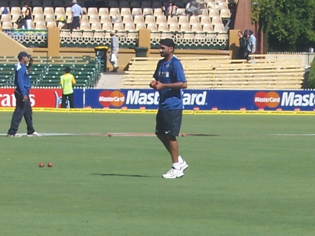 1024x768 Harbhajan Singh