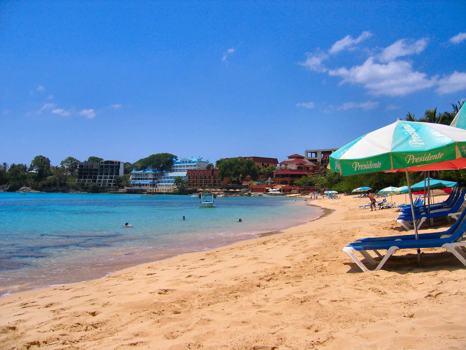 1600x1200 dominican republic super beach. HD Windows Wallpaper