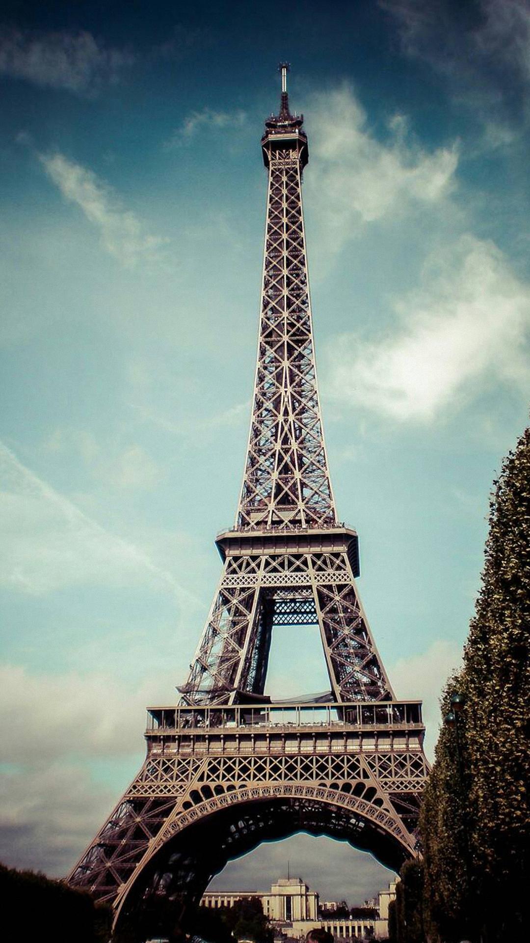 Tìm kiếm những bức ảnh cảnh đẹp về Paris là một trong những cách để giúp bạn tạo cho mình một tinh thần mới. Sử dụng những nền tuyệt đẹp này để trang trí màn hình của bạn sẽ khiến bạn cảm thấy thật sự đặt chân đến Paris với tính thẩm mỹ cực cao.
