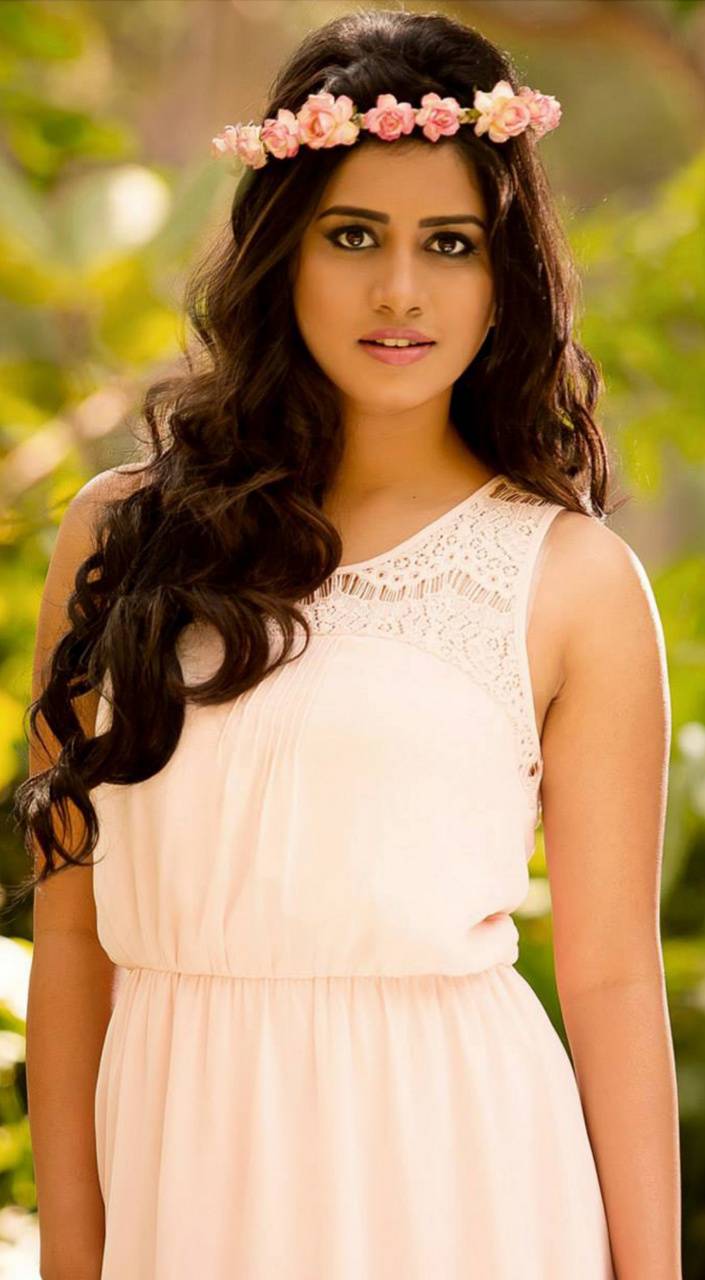 705x1280 Nabha natesh Wallpaper
