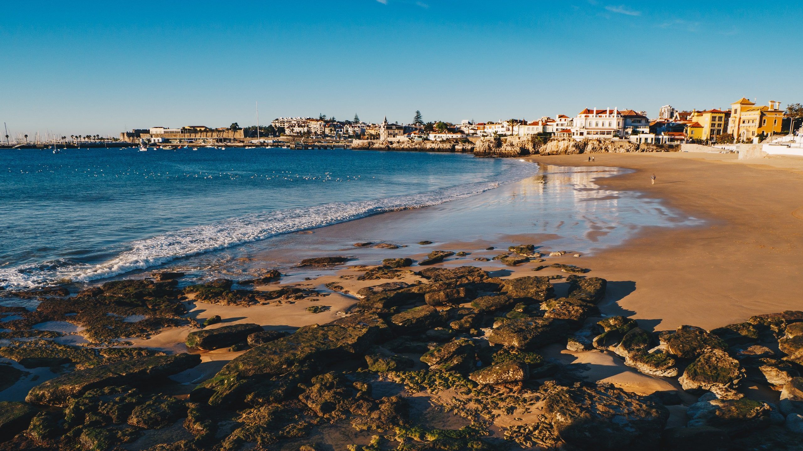 2560x1440 Praia da Duquesa, Cascais, Portugal